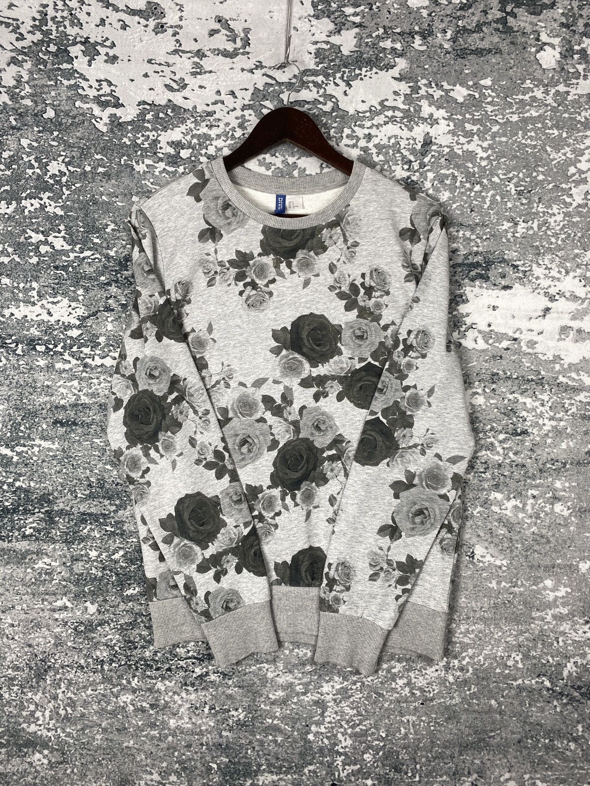 H&M Vintage H&M Divided Rose Monogram Sweatshirts Size US S / EU 44-46 / 1 - 5 Thumbnail