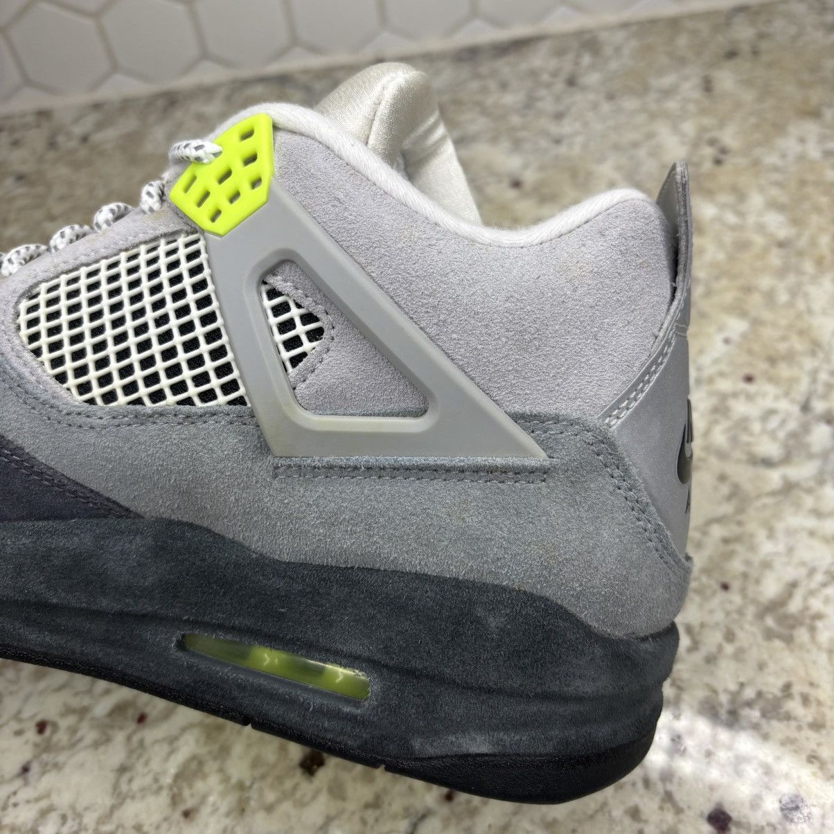 Jordan Brand Size 11 - Jordan 4 Retro SE Mid Neon 95 NEW WITH DEFECTS Size US 11 / EU 44 - 6 Thumbnail