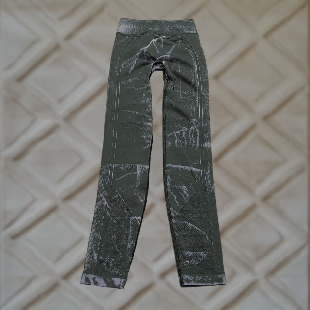 Lululemon Lululemon Ebb To Street Tight Leggings Womens 4 Tie-Dye 20x26 Black Compression Knit Activewear Shoes? Size 27" / US 4 / IT 40 - 1 Thumbnail