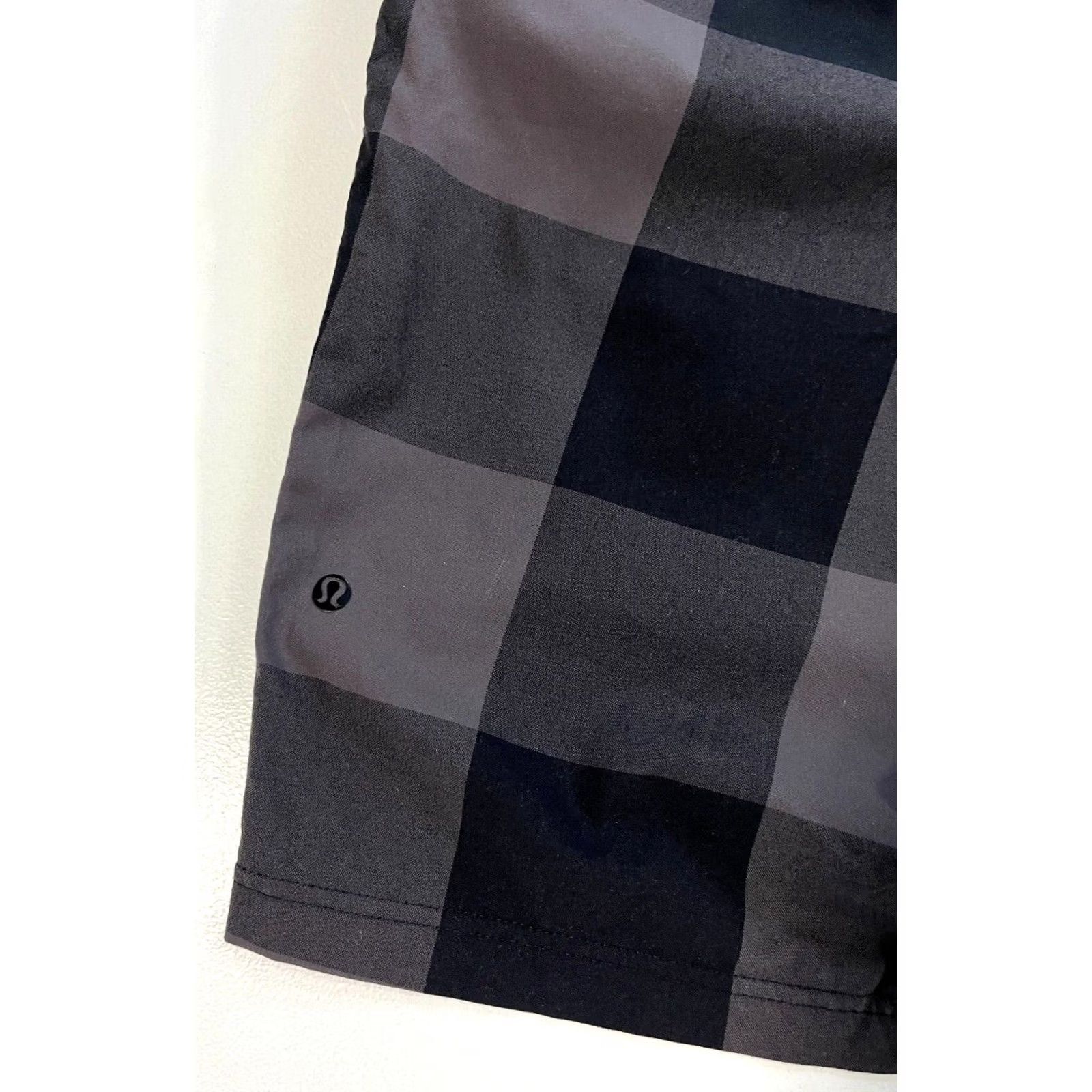 Lululemon Lululemon Kahuna Plaid Shorts Mens 34 Casual Chino 10" Inseam Black Gray Size US 34 / EU 50 - 7 Thumbnail