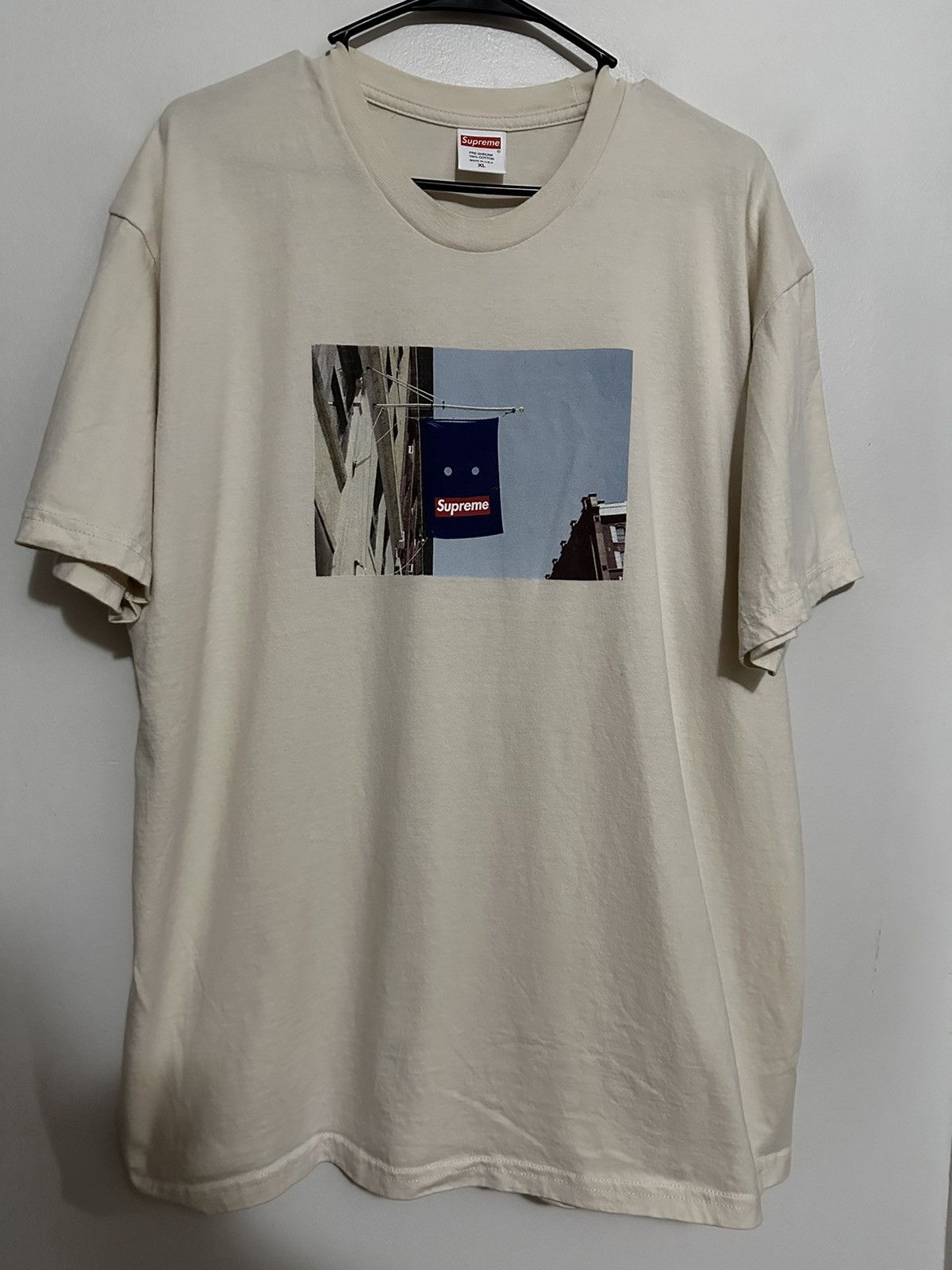 Supreme Supreme Banner Tee Size US XL / EU 56 / 4 - 1 Thumbnail