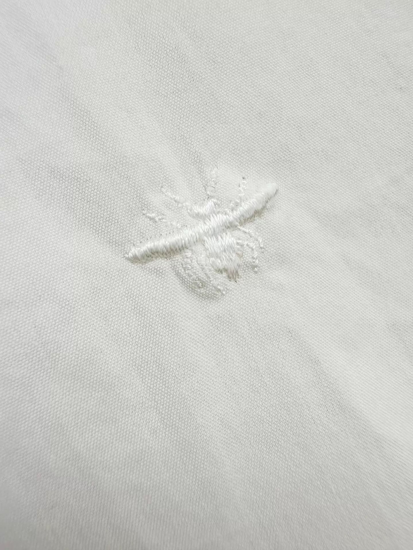 Dior Dior Bee Embroidery Shirt 40 Authentic Size US M / EU 48-50 / 2 - 2 Thumbnail