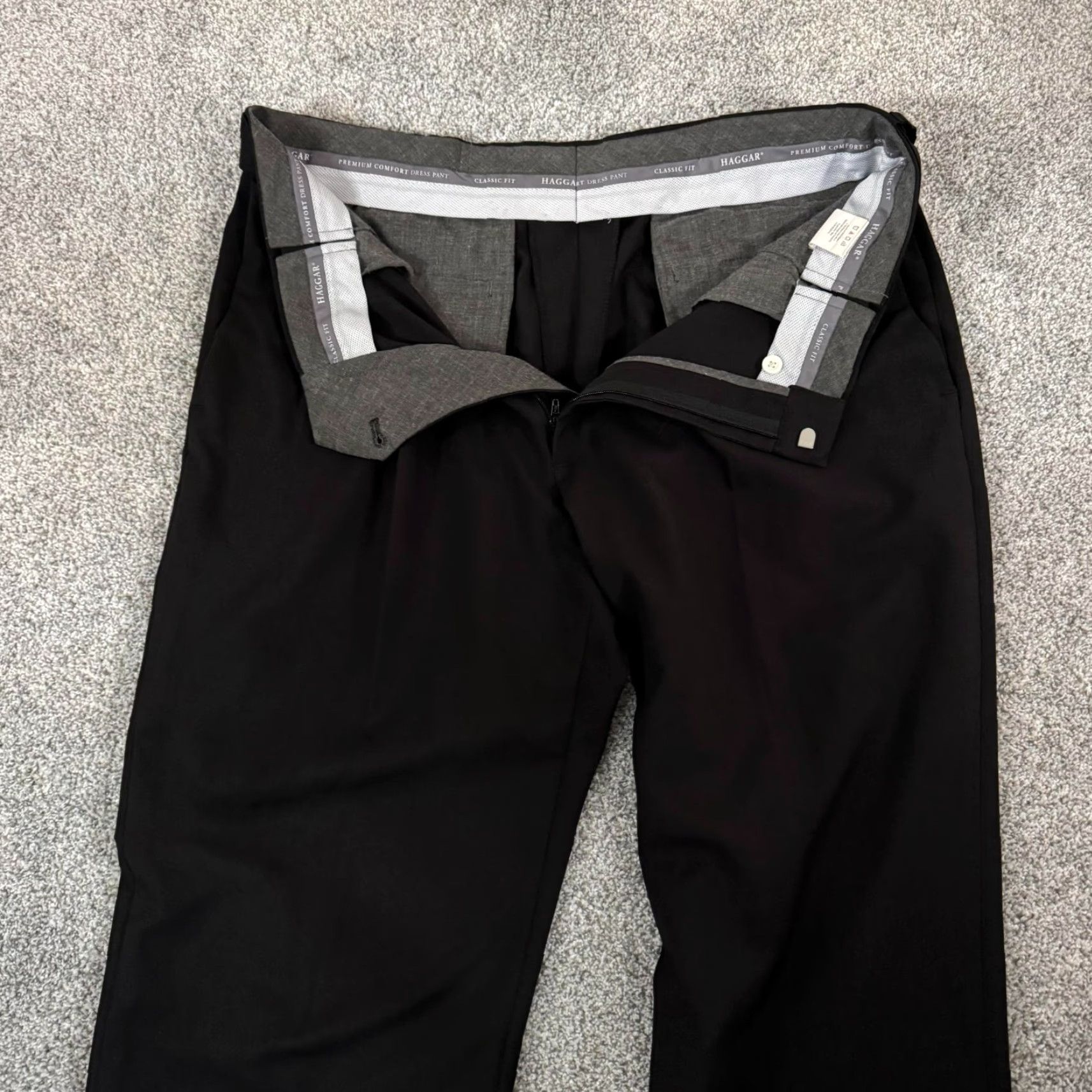 Haggar Haggar Pants Mens 34x30 Classic Fit Office Pleated Black Polyester Recycled Polyester Dress Pants Workwear Business Casual Straight Leg Mens Size US 34 / EU 50 - 3 Thumbnail