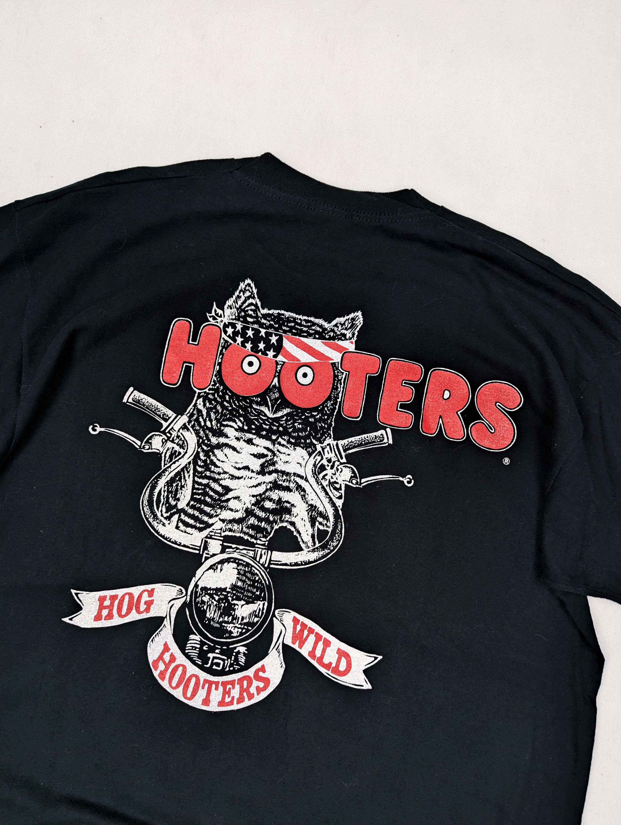 Vintage Vintage Hooters tshirt XL owls Size US XL / EU 56 / 4 - 5 Thumbnail