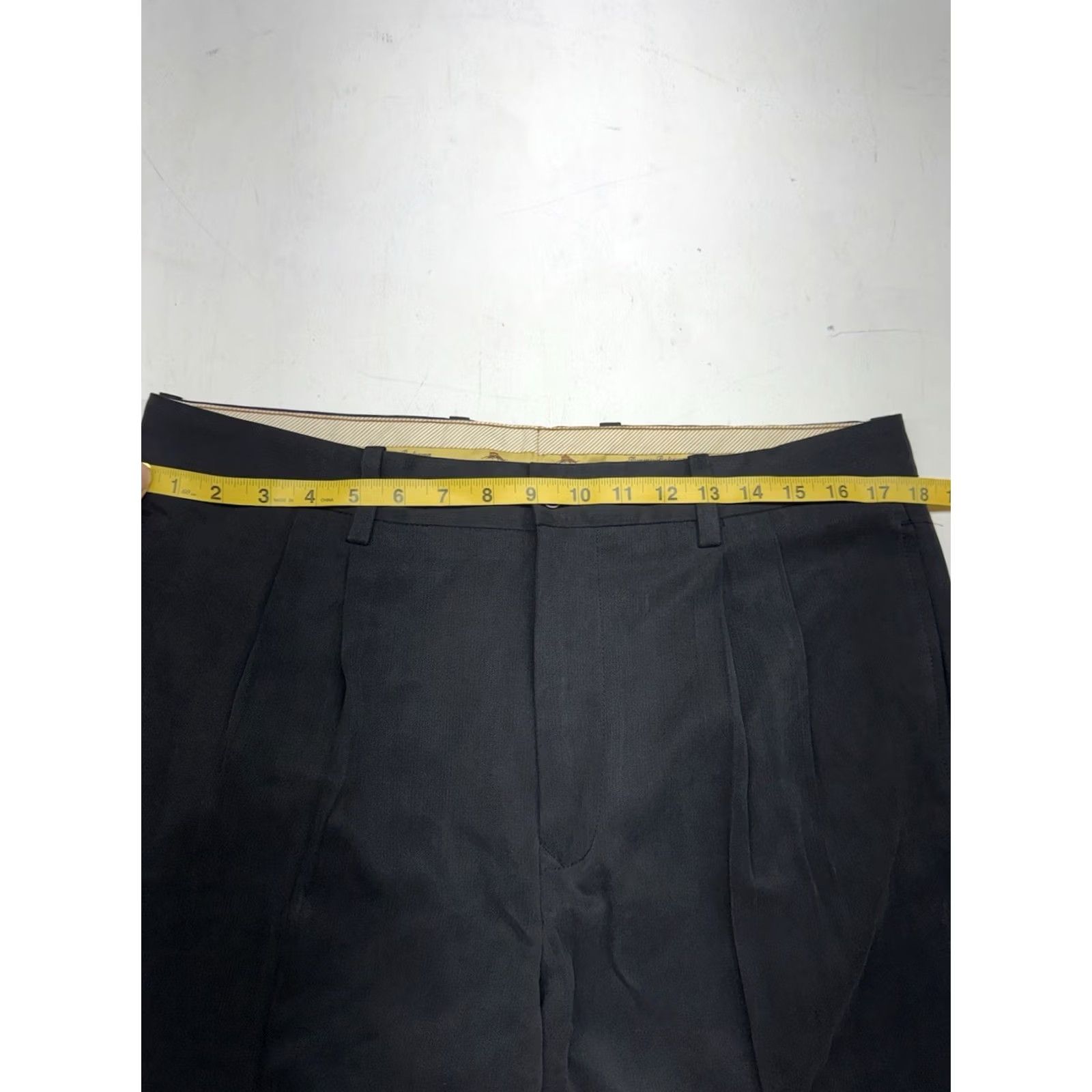 Tommy Bahama Tommy Bahama Mens 35x30 Black Silk Relaxed Pleated Dress Pants Slacks Classic Travel Business Casual Size US 36 / EU 52 - 4 Thumbnail
