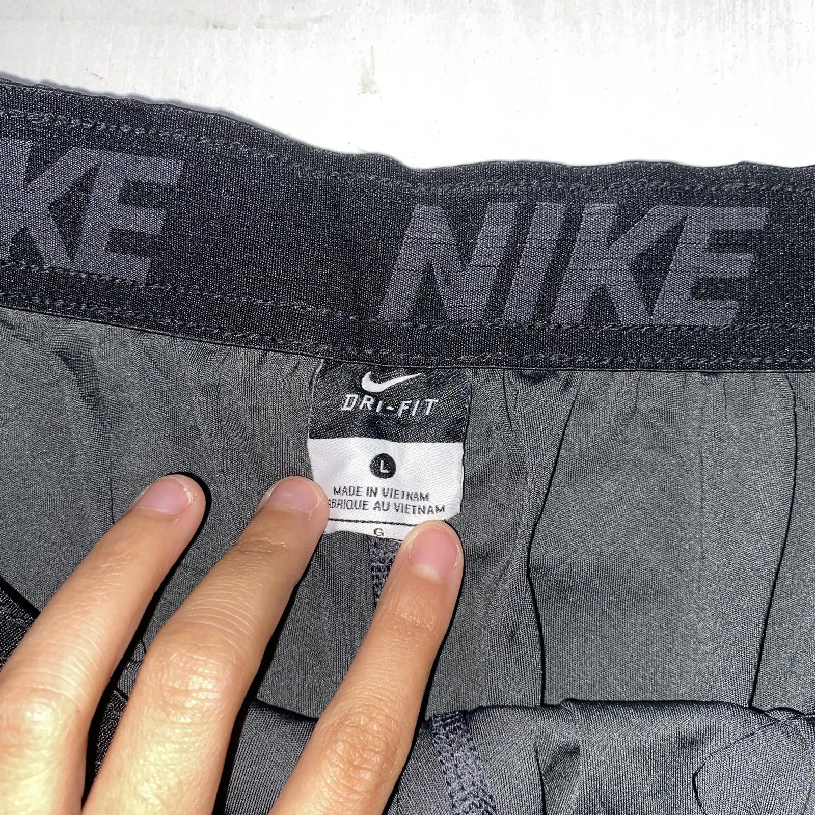 Nike Nike L Men Vintage Black Basketball Shorts Swoosh Streetwear Size US 34 / EU 50 - 3 Thumbnail