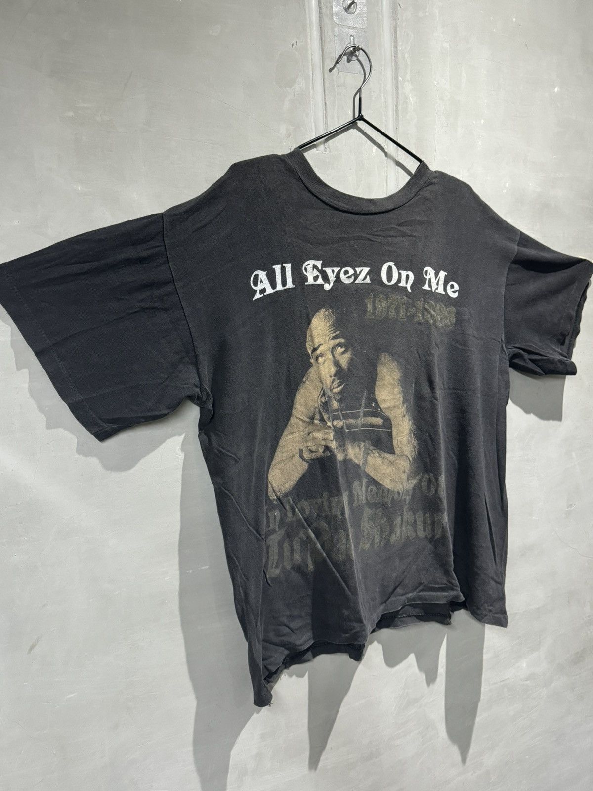 Rap Tees × Vintage Vintage 90s tupac shakur memorial rap tee Size US XL / EU 56 / 4 - 6 Thumbnail