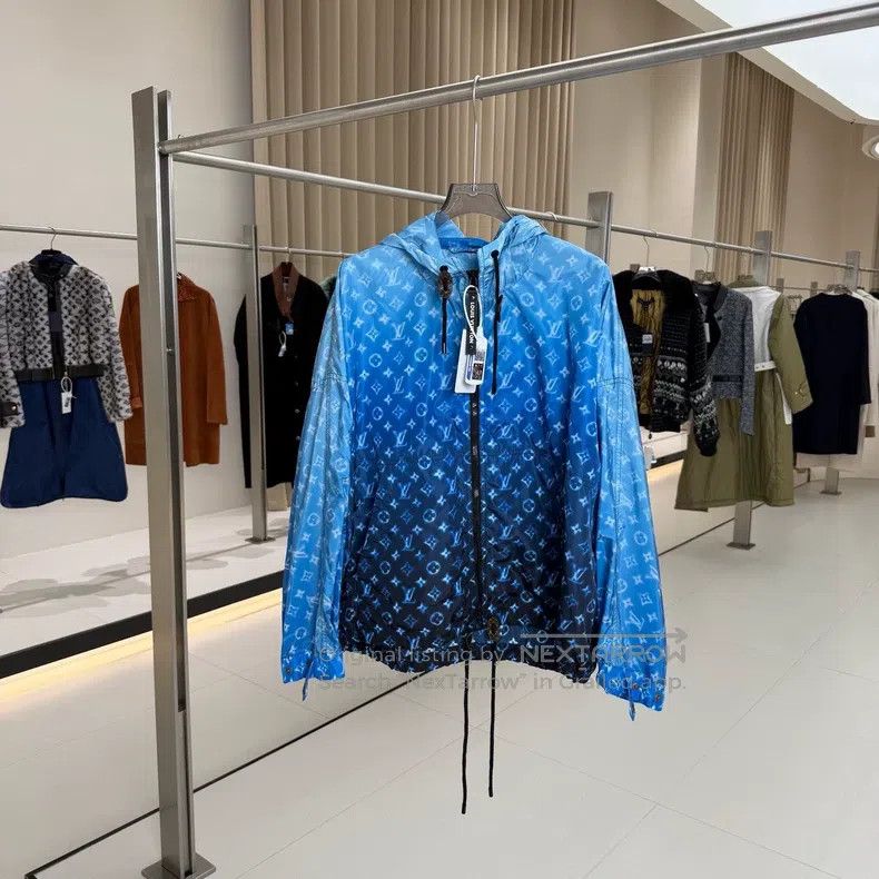 Louis Vuitton Louis Vuitton Gradient blue full print assault jacket Size XXS / US 00 / IT 34 - 1 Thumbnail