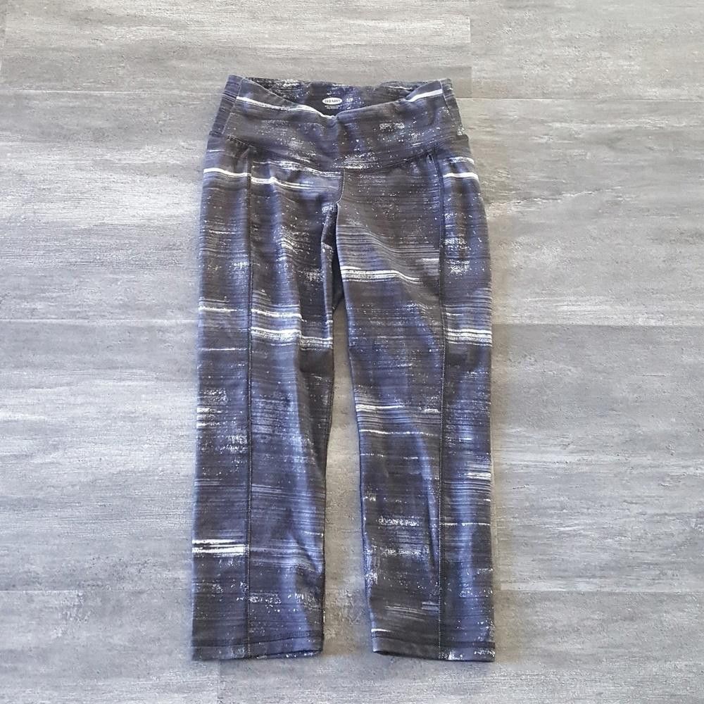 Old Navy Black Grey Lined Fitted Athletic Capri Size 28" / US 6 / IT 42 - 1 Thumbnail