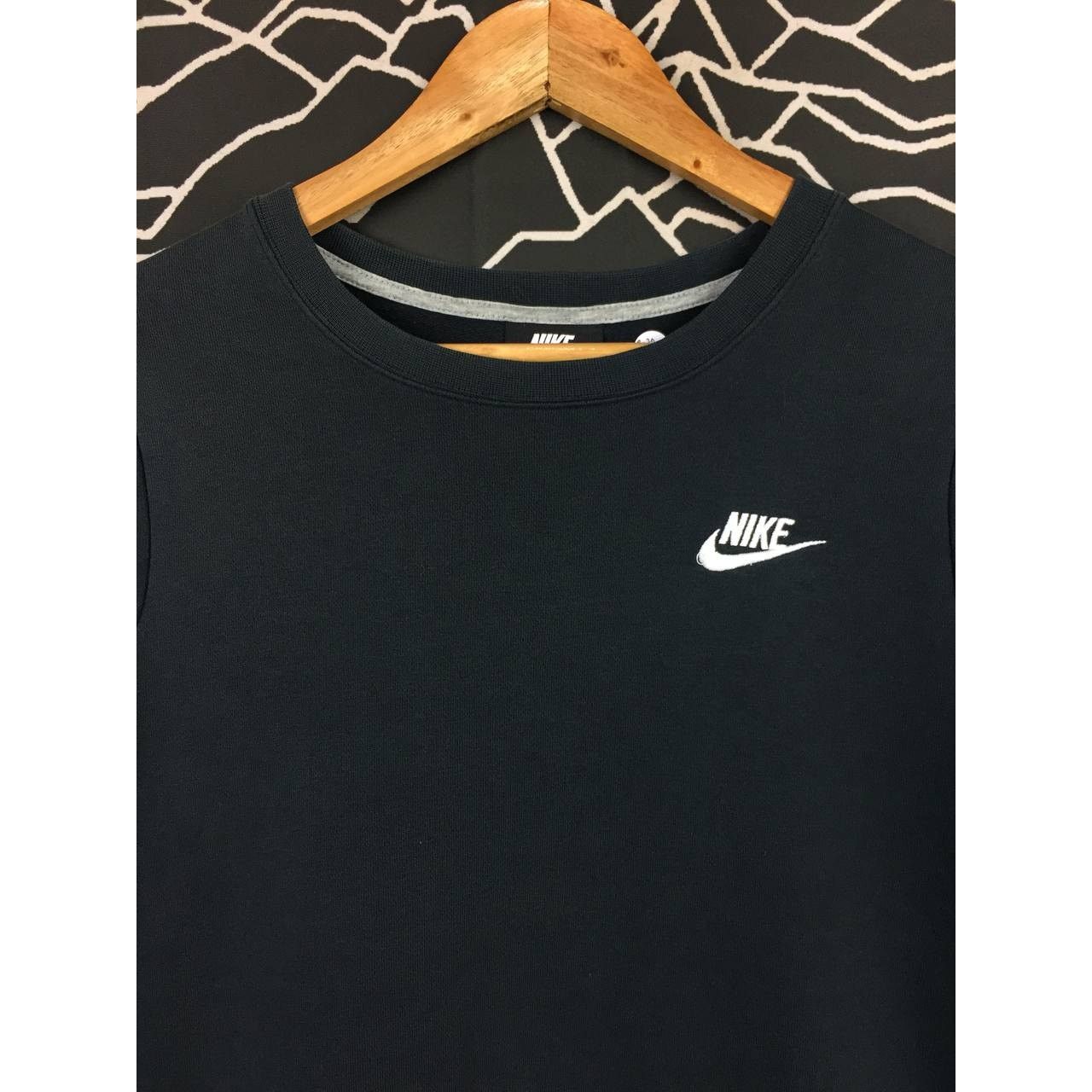 Nike Nike Embroidered Logo Essential Crewneck Sweatshirt Size US M / EU 48-50 / 2 - 3 Thumbnail