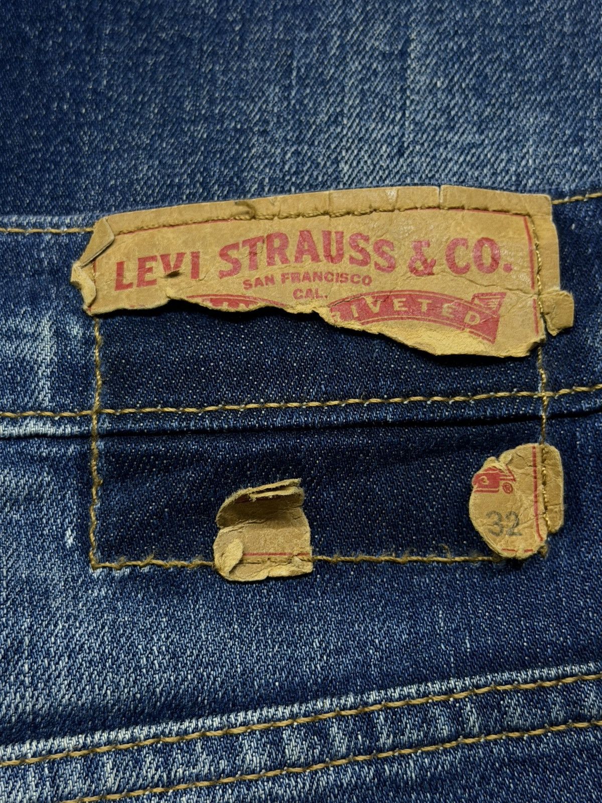 Levi's Vintage Levi’s 569 Denim Jeans | Loose Straight Fit | W35 Size US 35 - 16 Thumbnail