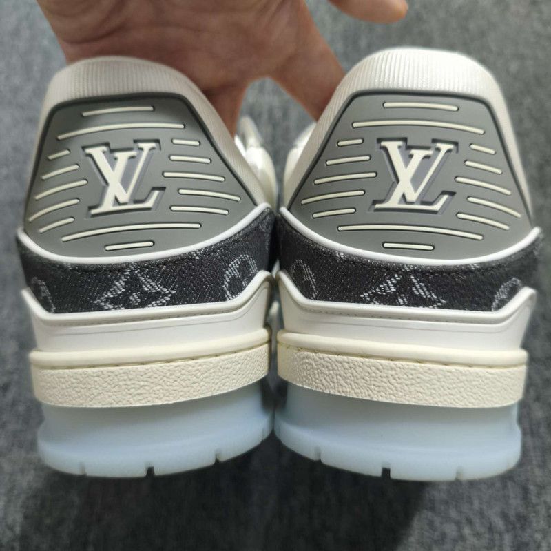 Louis Vuitton Louis Vuitton Low-Top Trainer in Black and White -2508 Size US 9 / EU 42 - 3 Thumbnail