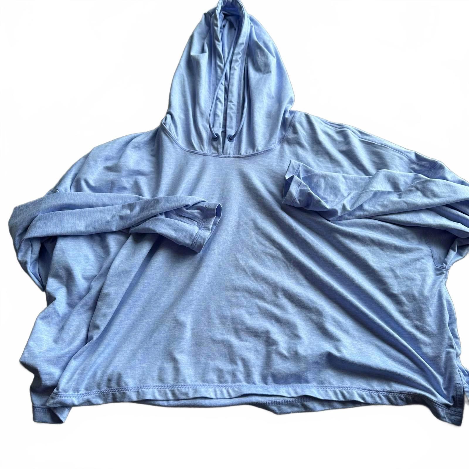 Designer Athleta Lightweight Hooded Pullover - XL - Soft Blue Size XL / US 12-14 / IT 48-50 - 1 Thumbnail