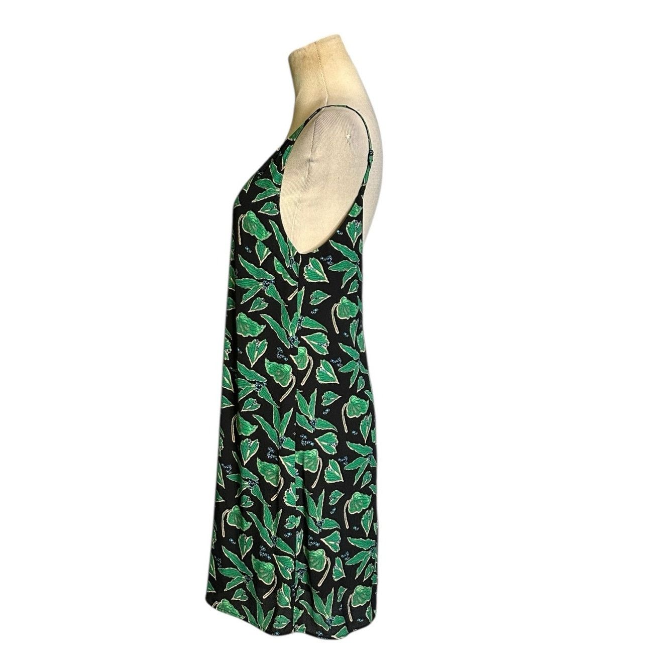 Urban Outfitters Urban Outfitters leaf print sleeveless mini dress size XS Size XS / US 0-2 / IT 36-38 - 6 Thumbnail
