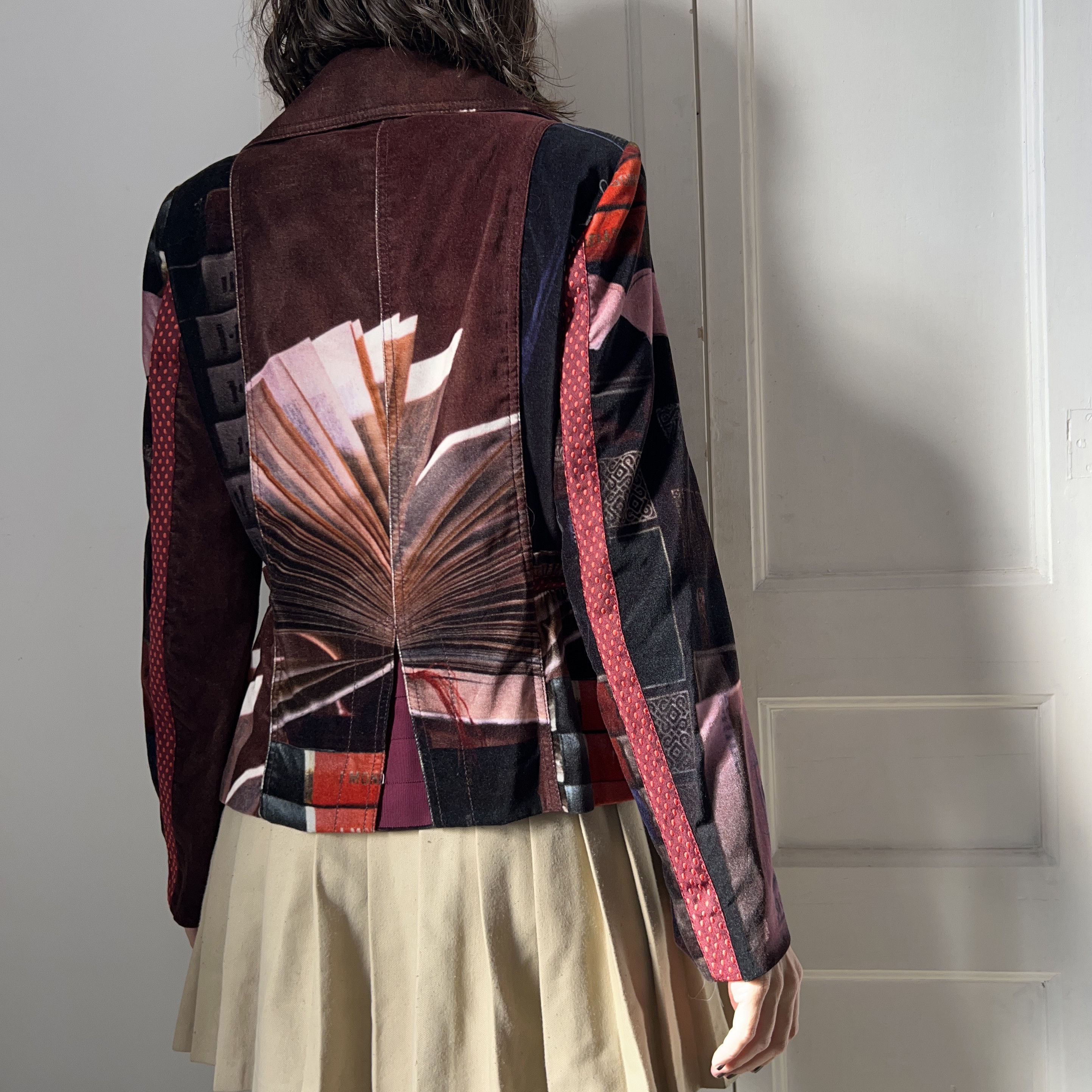 Vintage Vintage Y2K Cotton Velvet Book Print Blazer Size M / US 6-8 / IT 42-44 - 2 Thumbnail