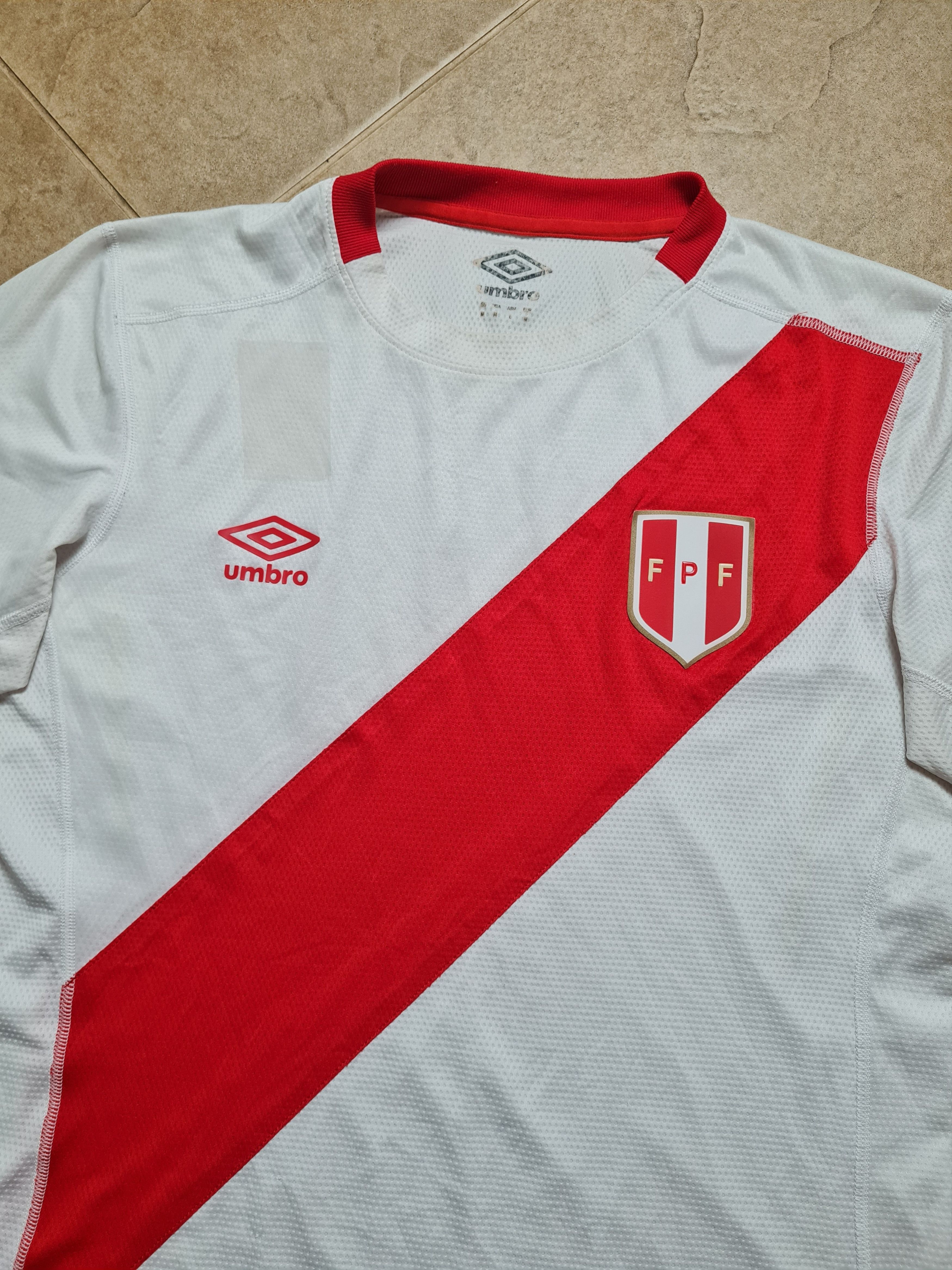 Umbro Football Shirt Peru Home Soccer Jersey 2015-2016 Umbro Size US M / EU 48-50 / 2 - 3 Thumbnail