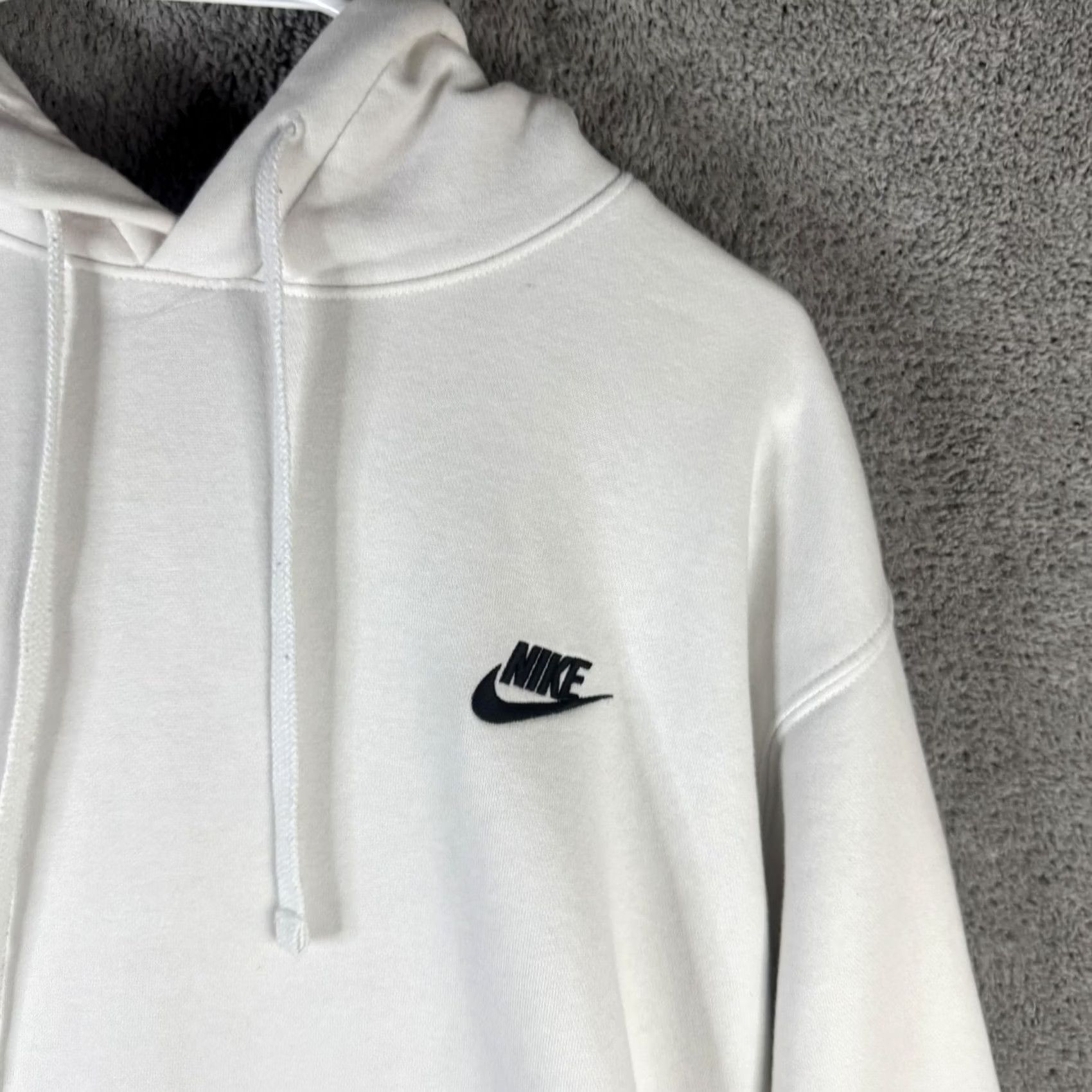 Nike Nike Hoodie Mens Large White Pullover Fleece Sweatshirt Swoosh Logo Embroidered Pockets Size US L / EU 52-54 / 3 - 4 Thumbnail