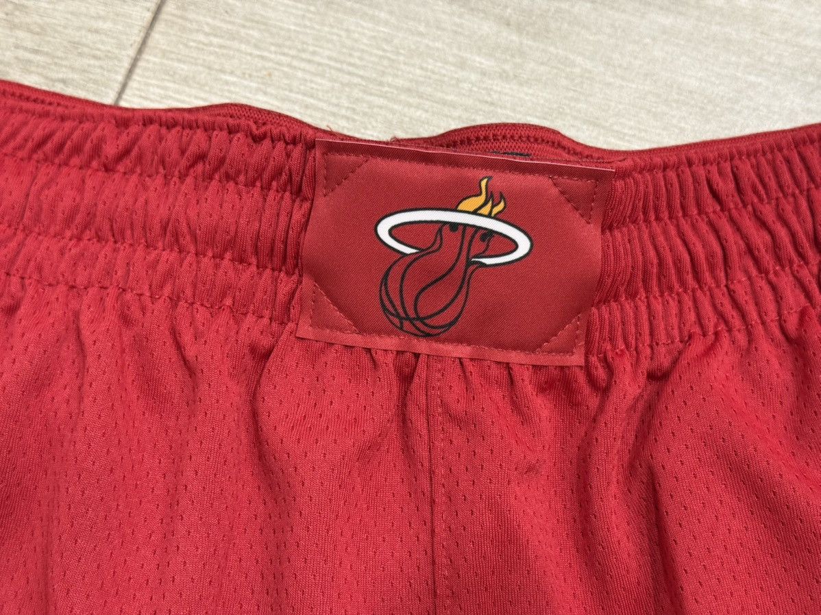 Jordan Brand Jordan Brand Miami Heat CV9566-608 Swingman Red Shorts Large Size US 36 / EU 52 - 5 Thumbnail