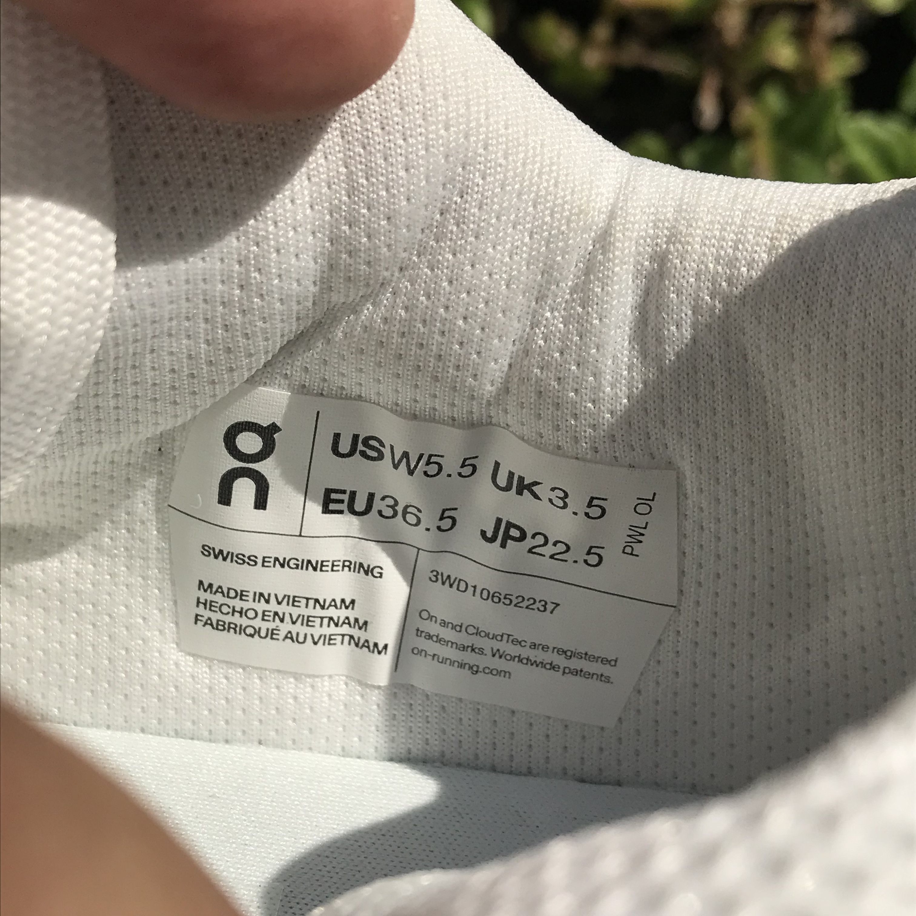 On On Cloud THE ROGER Advantage All White Bnwt Brand New Size US 5 / EU 37 - 10 Thumbnail