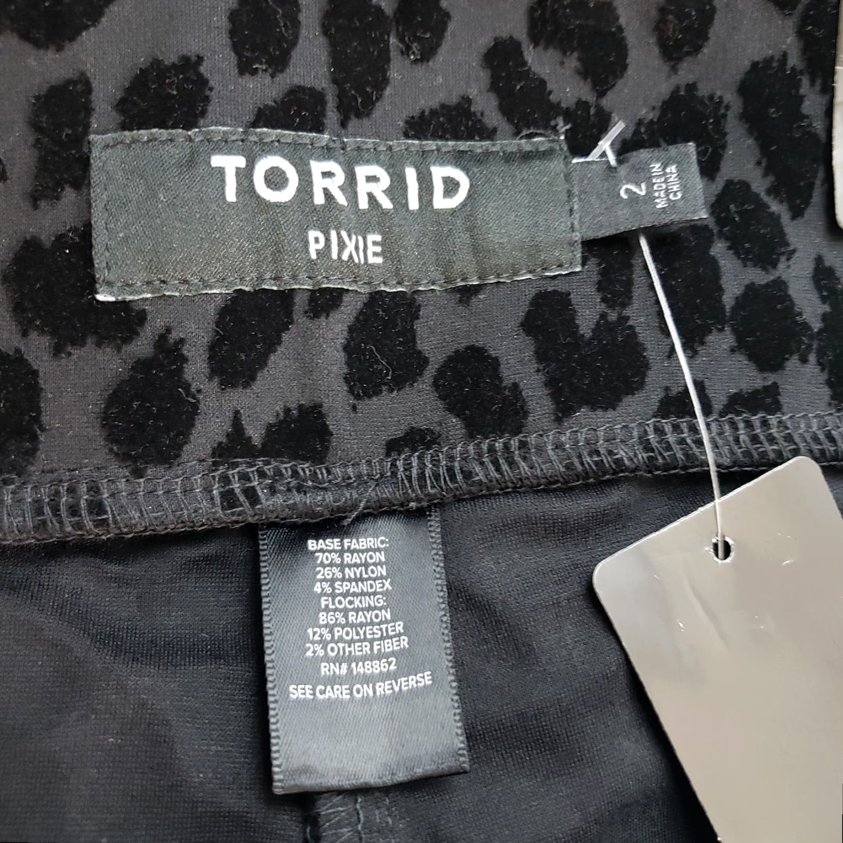 Torrid Torrid Womens Studio Ponte Flocked Leopard Pull On Pixie Pants Sz 2 Black Size 40" / US 18 - 7 Thumbnail