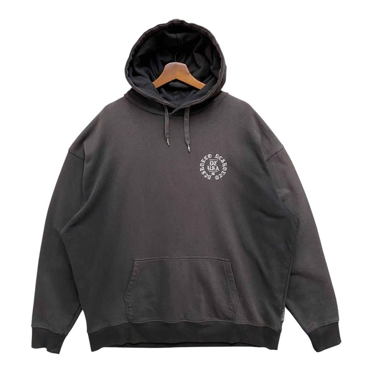 DC Vintage DC Shoes Co USA Hoodie Big Logo Embroidered Black Size US L / EU 52-54 / 3 - 6 Thumbnail