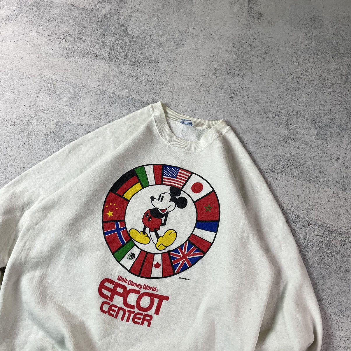 Disney × Vintage 1982 Walt Disney World Mickey Mouse Center Flags Sweatshirt Size US L / EU 52-54 / 3 - 4 Thumbnail