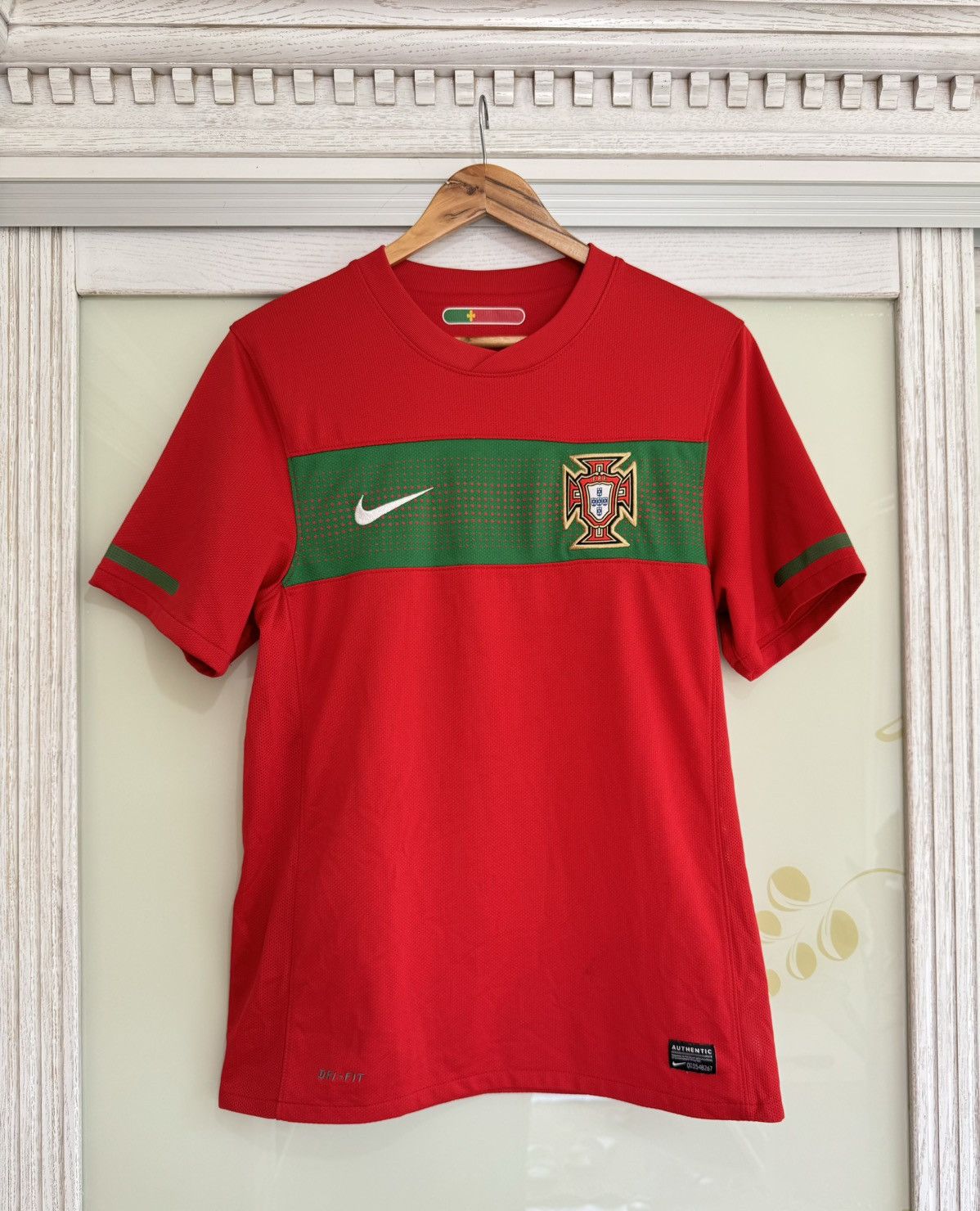 Nike Vintage Portugal 2010-2011 Home Soccer Jersey Football Kit Size US S / EU 44-46 / 1 - 1 Thumbnail