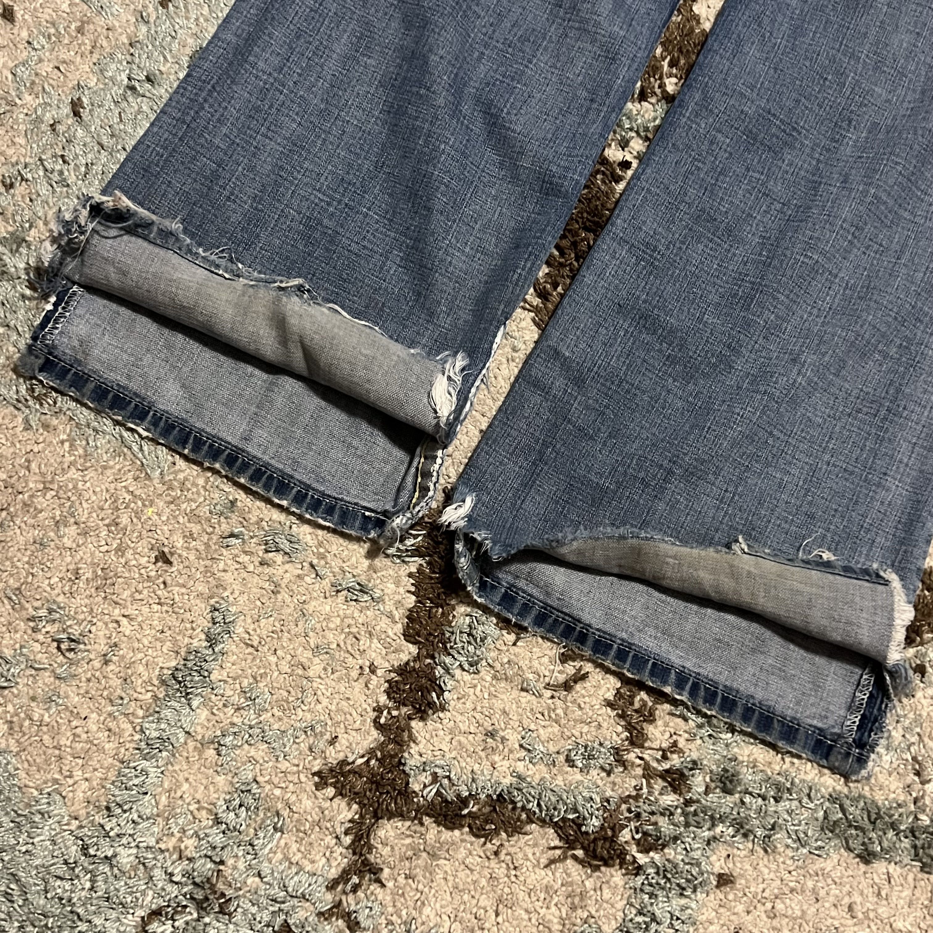 BKE Buckle BKE Tyler Distressed Jeans Size 33x31 Light Wash Size US 33 - 9 Thumbnail