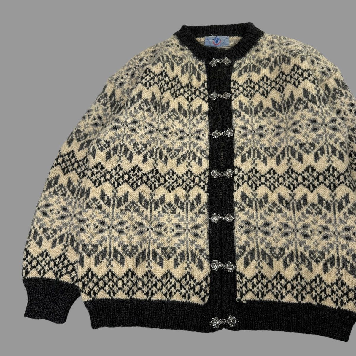 Vintage Vintage 1970s hand knit buckle clasp sweater Size US M / EU 48-50 / 2 - 2 Thumbnail