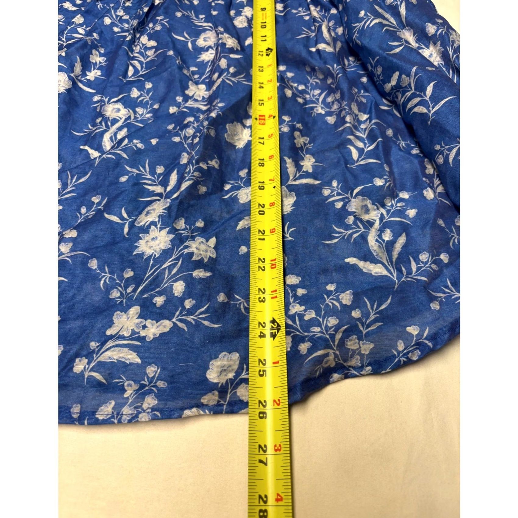 Vintage Tuckernuck Blue Floral Blouse Lyocell Linen V-Neck Ruffle Cuff Womens L Blouse Size L / US 10 / IT 46 - 6 Thumbnail