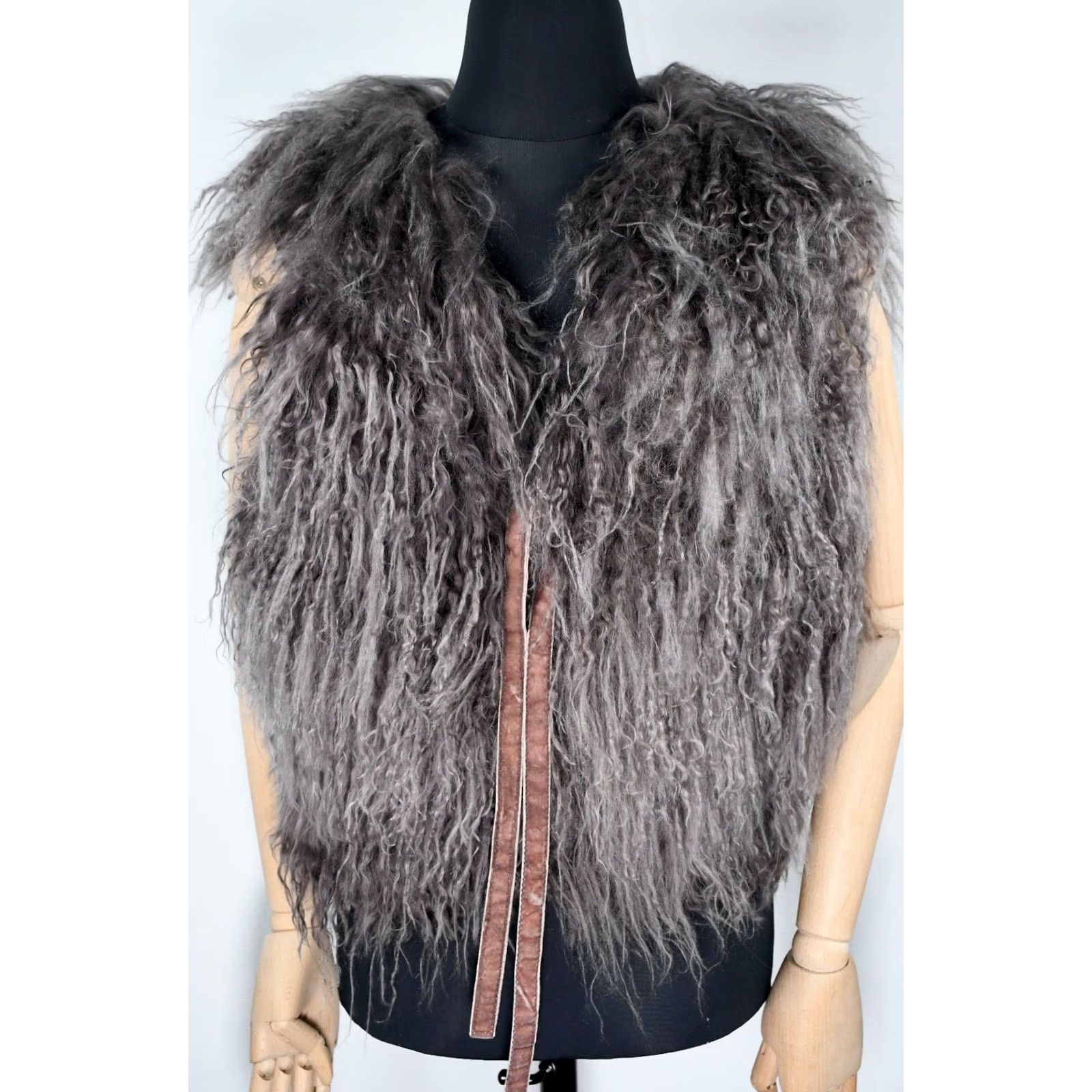 Vintage TINA WODSTRUP DENMARK 100% LAMB FUR WOMEN'S XL VEST Gray 50 cm Chest/19.69 in Length 21.65 in Back Casual Fall Spring Summer Winter 100% GENUINE Size XL / US 12-14 / IT 48-50 - 2 Thumbnail