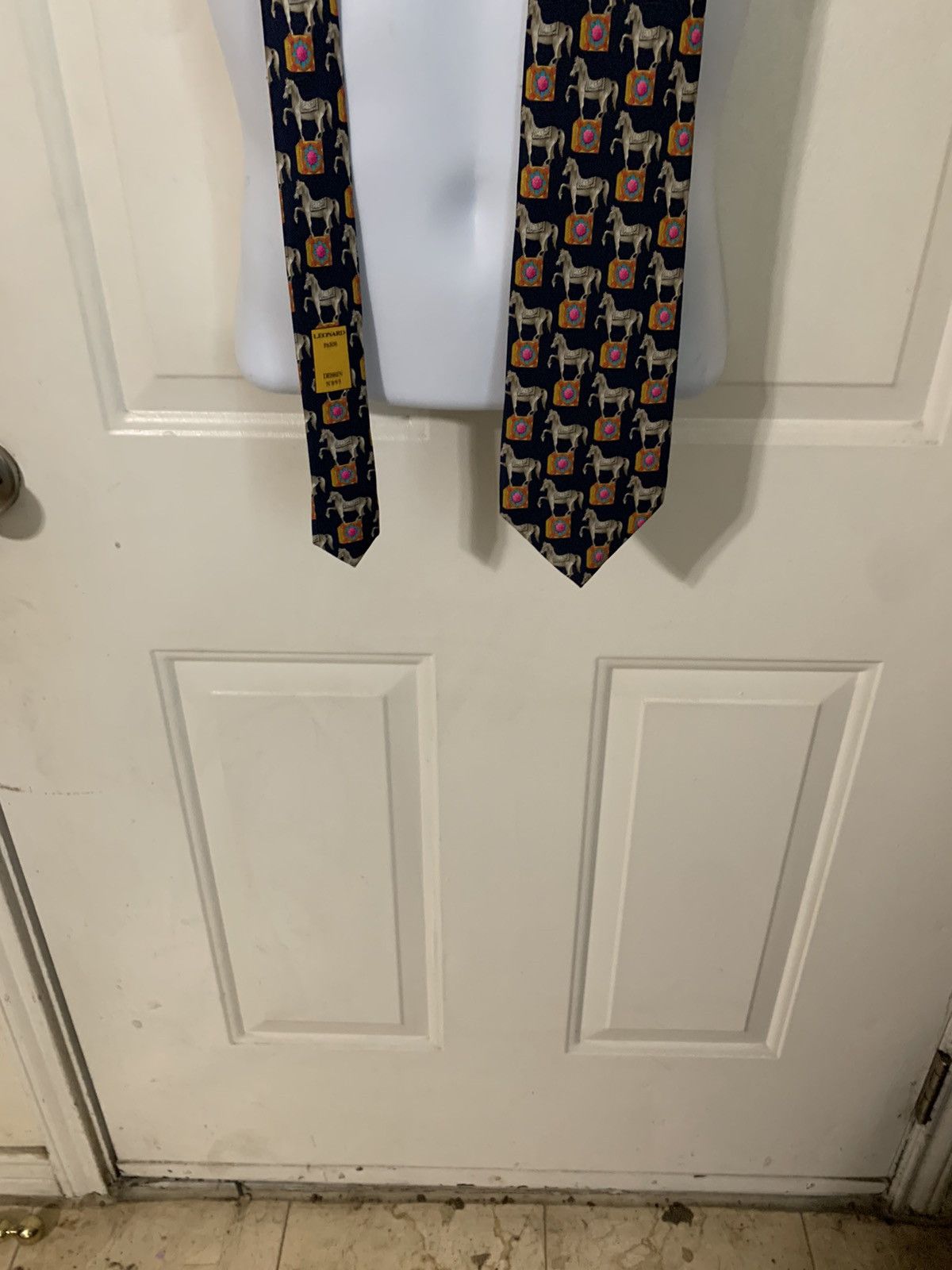 Leonard Paris Show Horses All Silk tie Size ONE SIZE - 5 Thumbnail