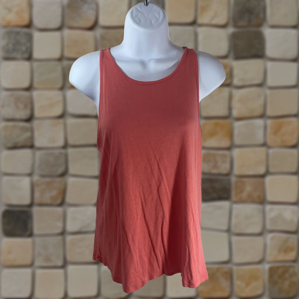 Old Navy Old Navy Tank Top Lot 2 Coral Purple Women Medium Rayon Tank Top Sleeveless Cotton? No, Rayon. Size M / US 6-8 / IT 42-44 - 1 Thumbnail