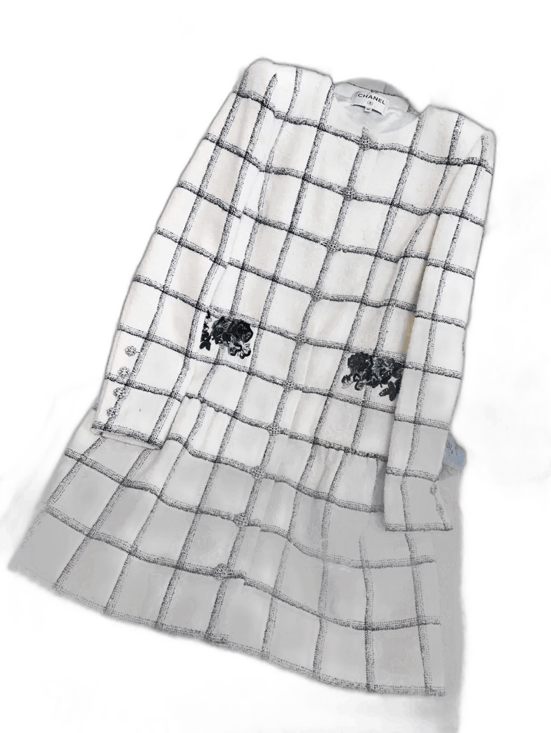 Chanel Chanel Beige Plaid Dress Coat With Embroidery Size M / US 6-8 / IT 42-44 - 1 Thumbnail