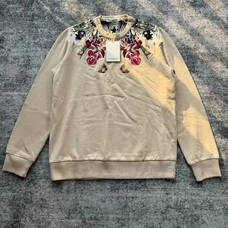 Givenchy Givenchy Khaki Women's Sweatshirt with Floral Embroidery . Size M / US 6-8 / IT 42-44 - 1 Thumbnail
