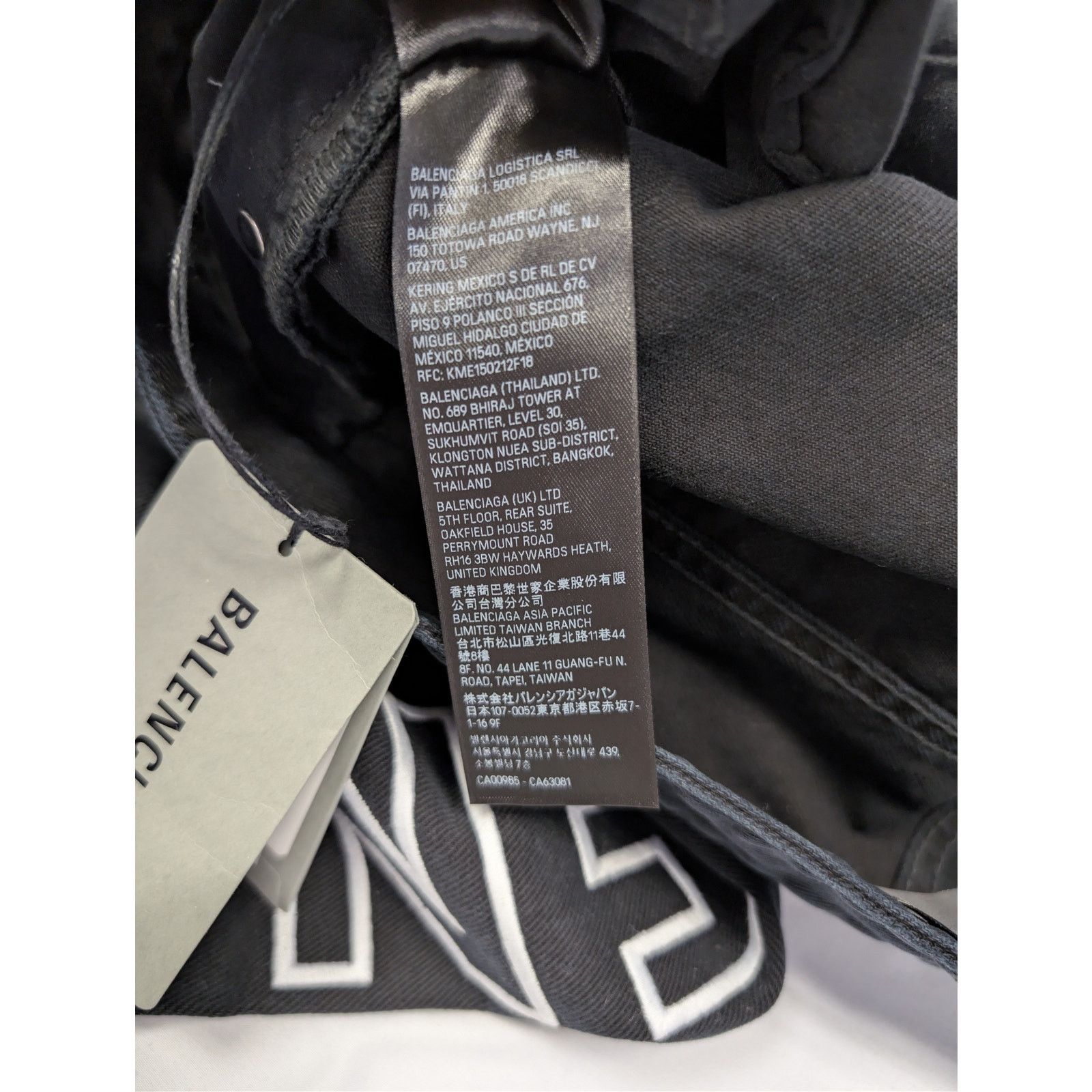 Balenciaga o1rshd1 Left Hand Denim Baggy Pants in Sunbleached Black Size US 28 / EU 44 - 21 Thumbnail