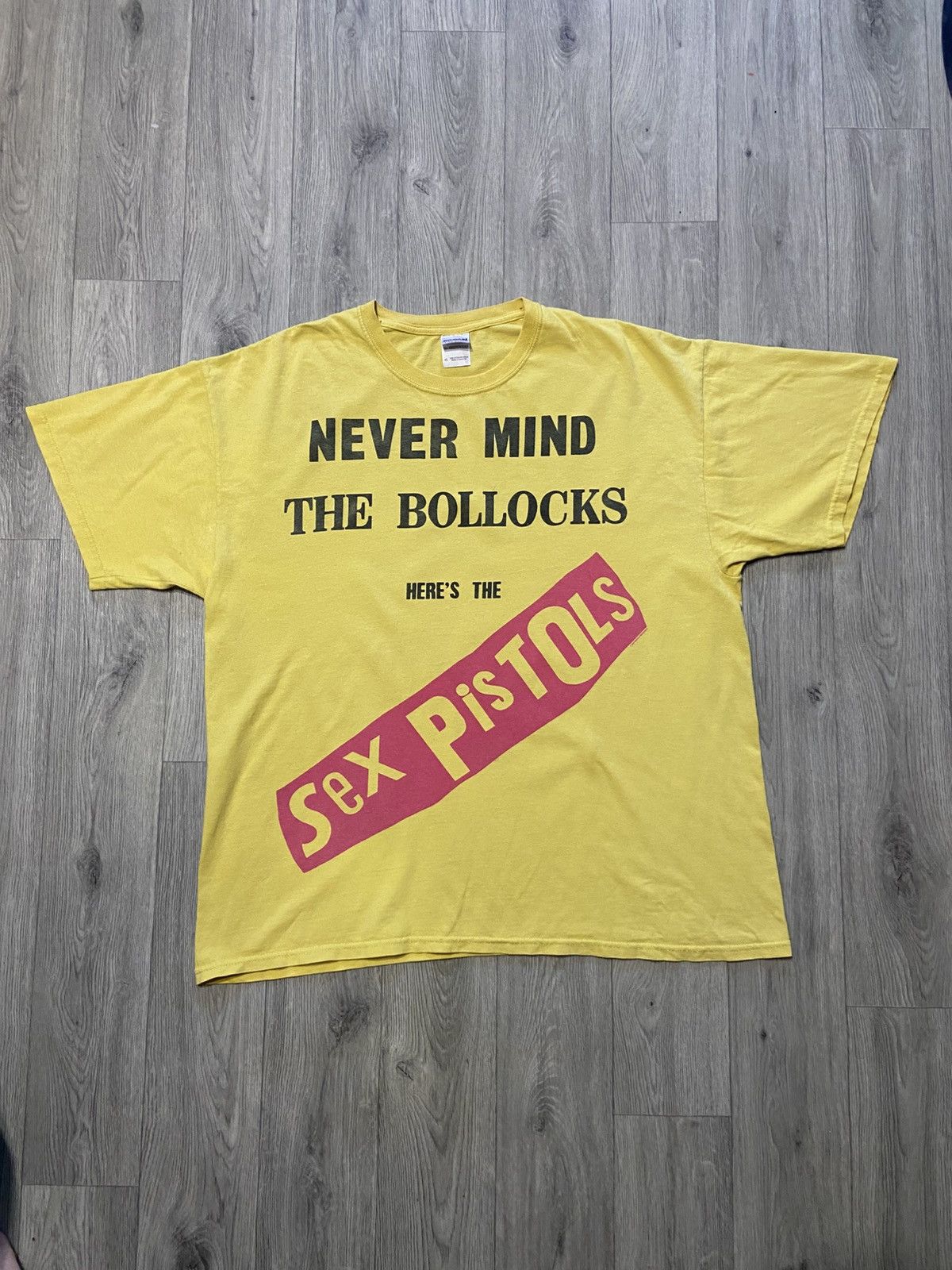 Band Tees Vintage 2000s Sex Pistols Never Mind the Bollocks T-shirt Size US XL / EU 56 / 4 - 2 Thumbnail
