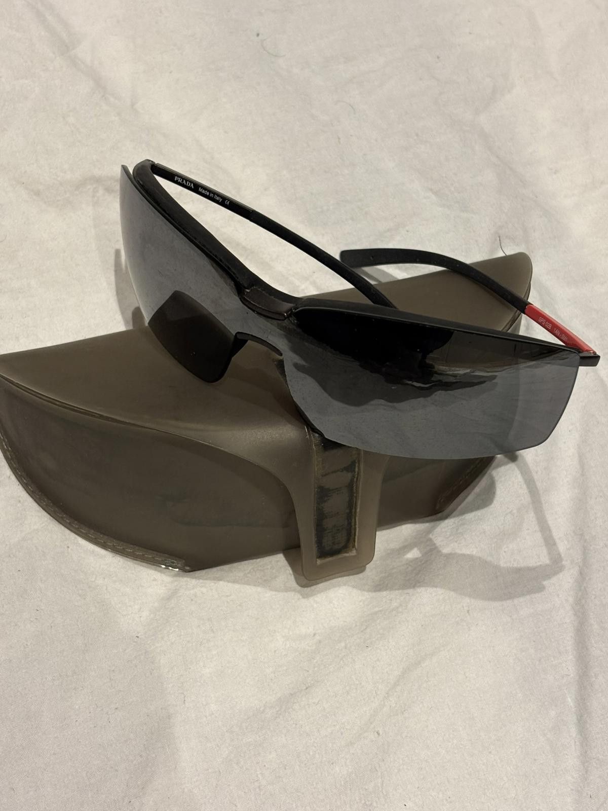 Prada Prada - Black and Red Rimless Sports Sunglasses Size ONE SIZE - 5 Thumbnail