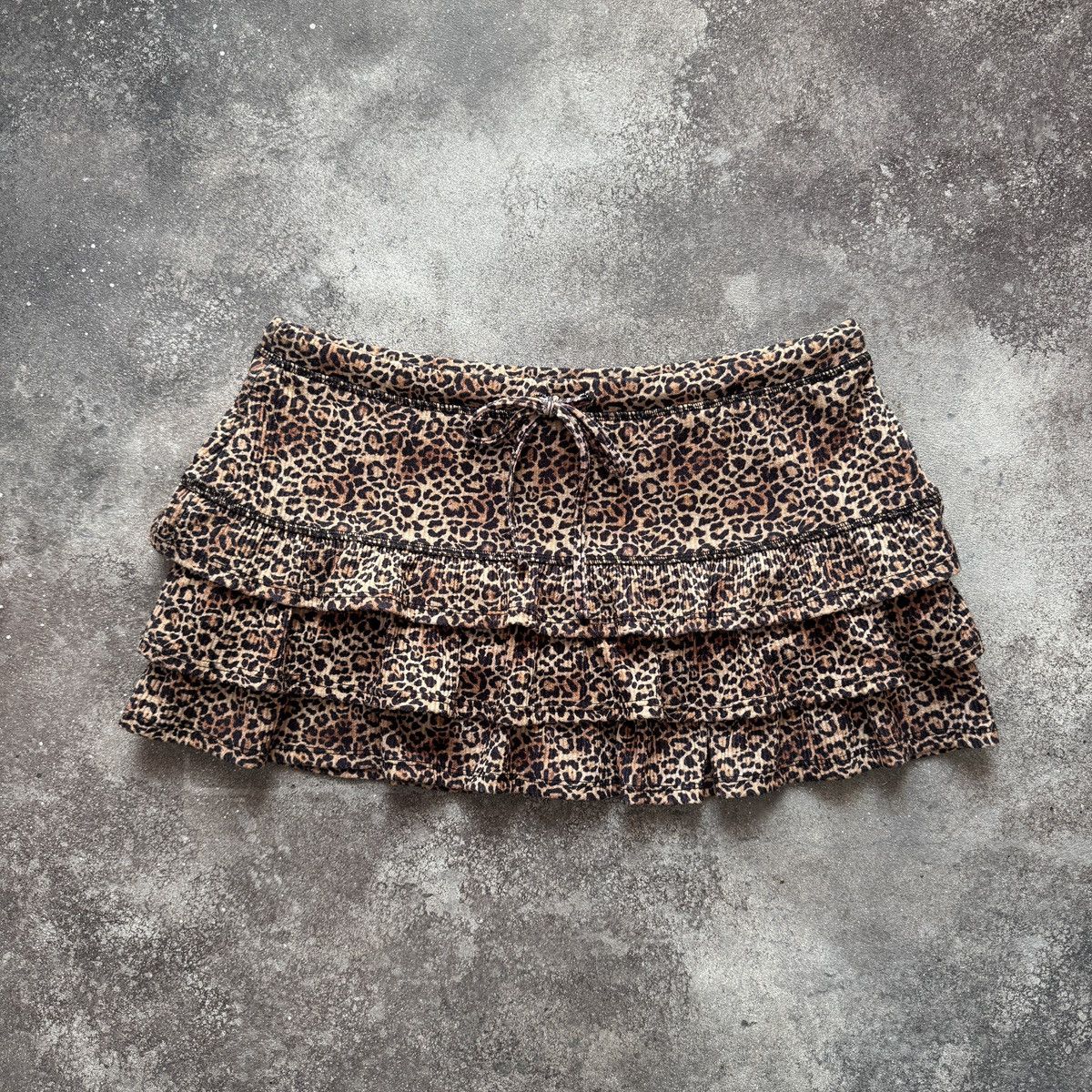 Hysteric Glamour Super Sexy Y2K Leopard Print Low Rise Ruffle Mini Skirt Size 27" / US 4 / IT 40 - 1 Thumbnail