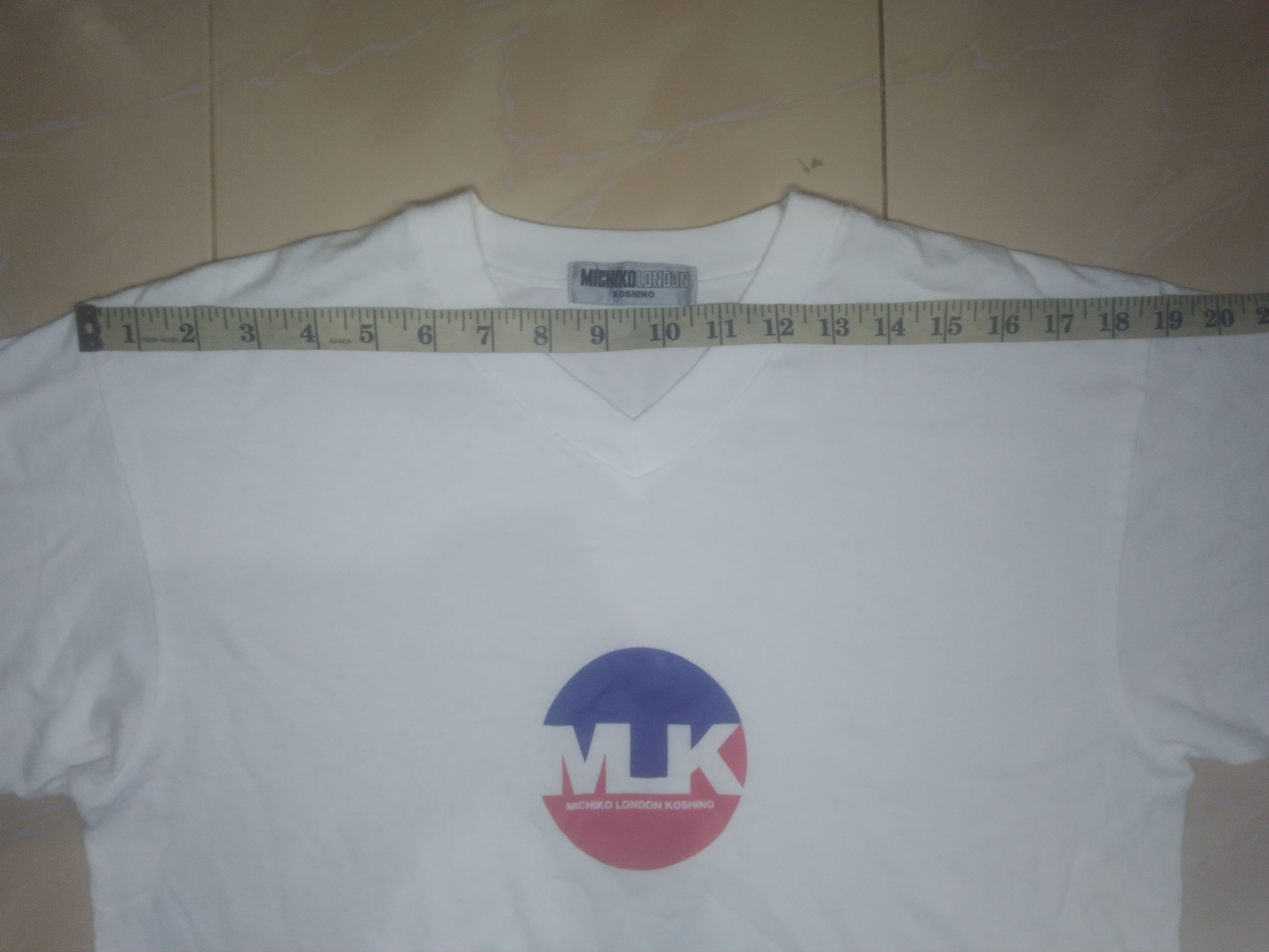 Michiko Koshino London × Vintage Vintage Michiko Koshino London V neck white tee Size US M / EU 48-50 / 2 - 9 Thumbnail