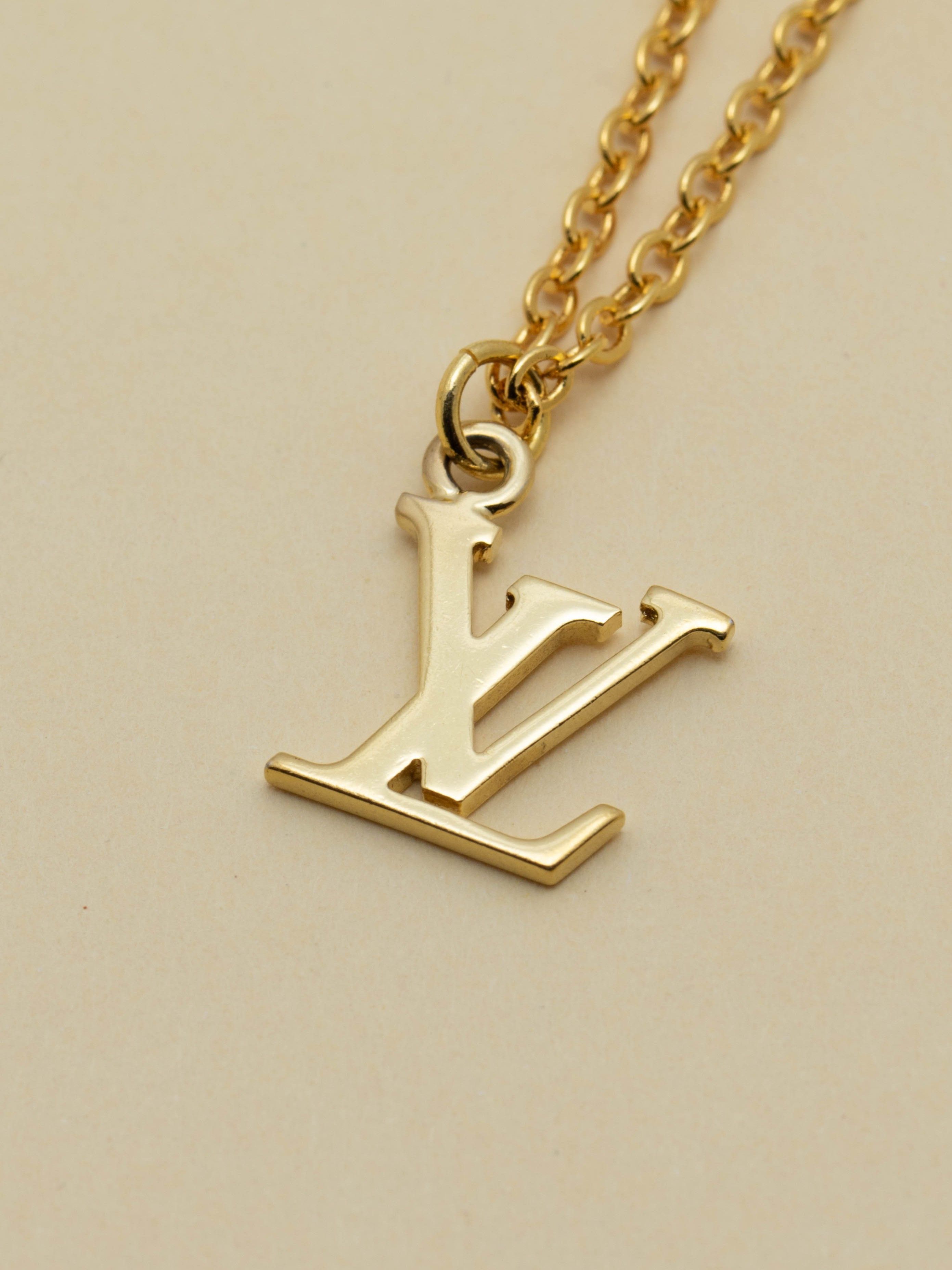 Louis Vuitton LV Pendant & Gold-plated Chain Size ONE SIZE - 1 Thumbnail