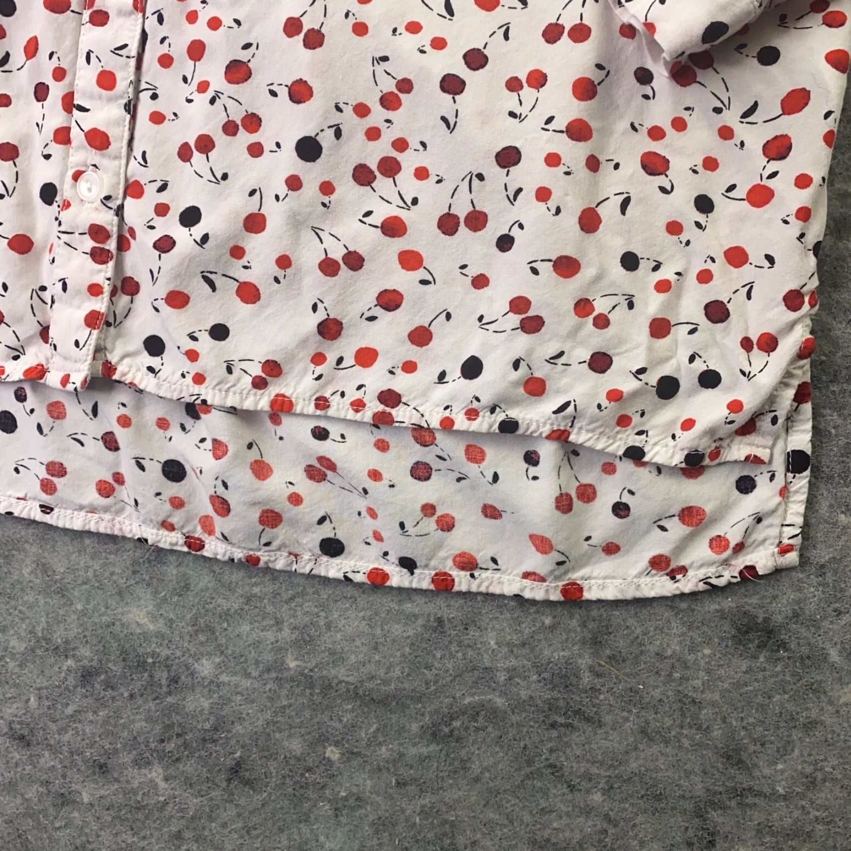 Velvet Velvet Heart Shirt Womens Medium White Cherry Print Tie Neckline Button-Up Long Sleeve Casual Party/Cocktail Travel 90s? Size M / US 6-8 / IT 42-44 - 6 Thumbnail