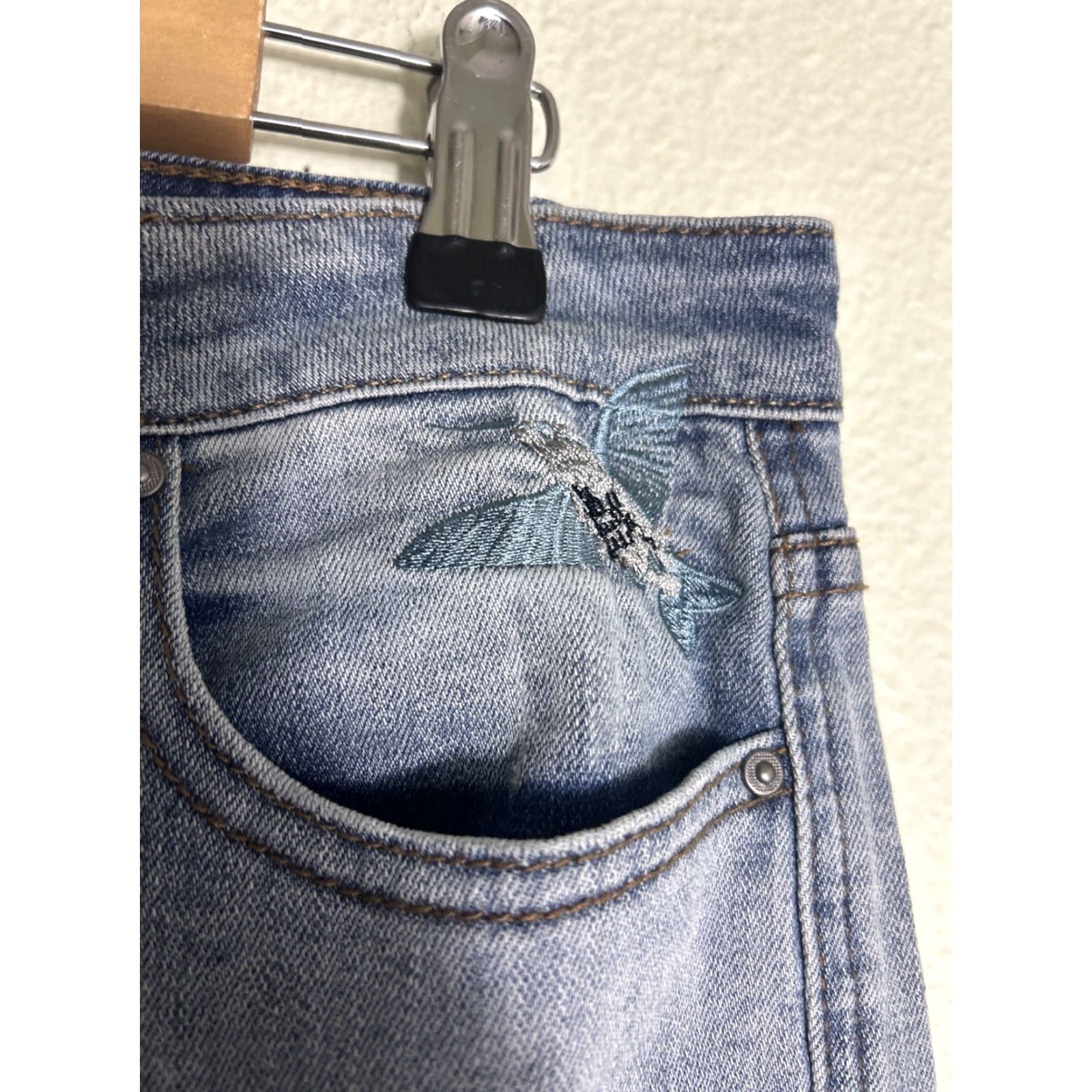 Saks Fifth Avenue VINTAGE Saks Fifth Avenue Mattie Crop Jeans Distressed Hummingbirds 29x25 Women Blue Cropped Relaxed Regular Size 29 Blue Size 29" - 6 Thumbnail