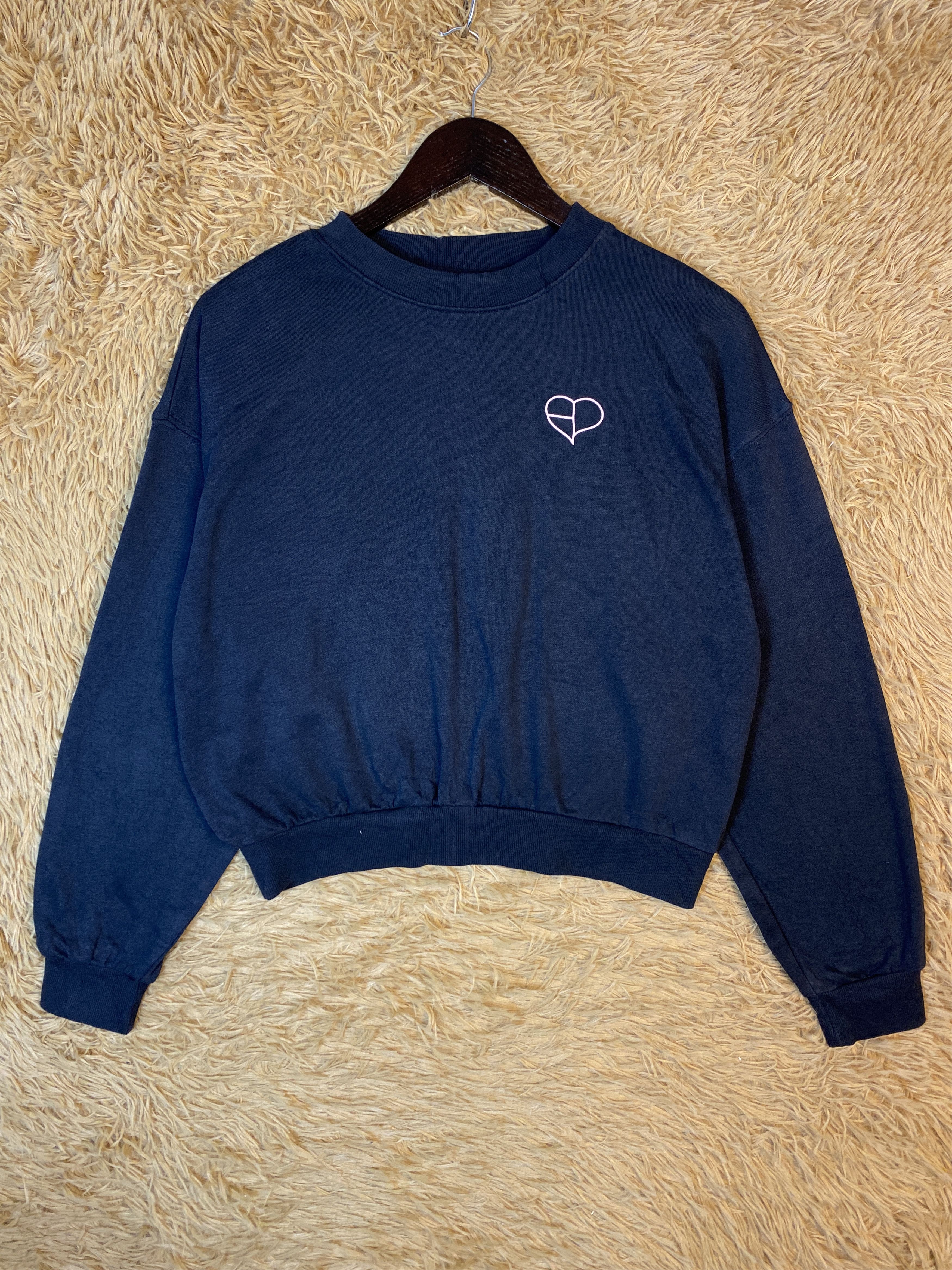 Band Tees H&M Divided Black Pink Crop Top Sweatshirts PS0405 Size US M / EU 48-50 / 2 - 1 Thumbnail