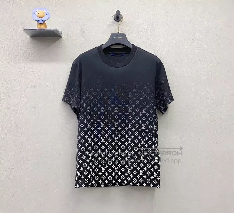 Louis Vuitton Louis Vuitton Black full-print logo gradient short sleeve Size US XS / EU 42 / 0 - 1 Thumbnail