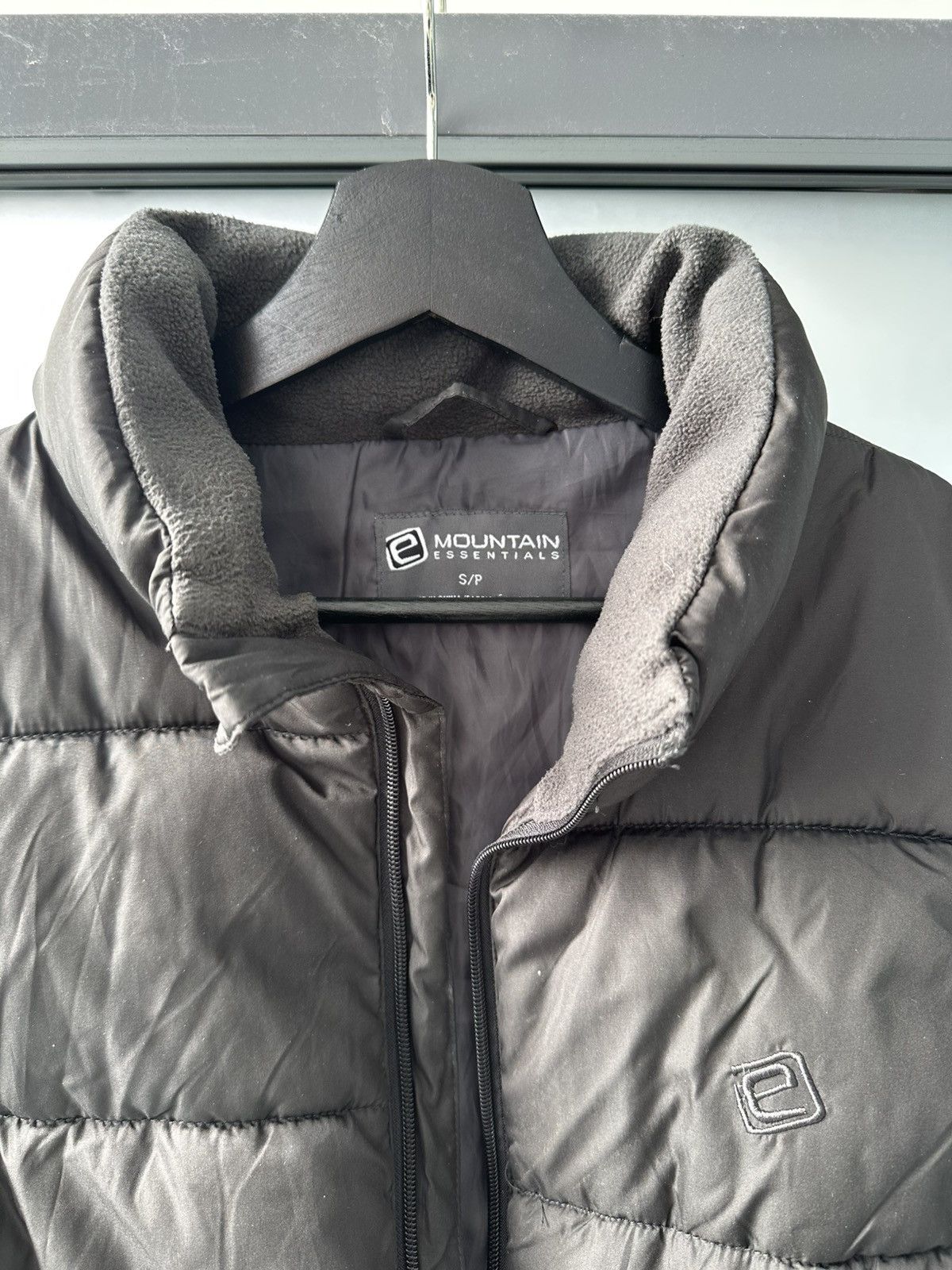Other MOUNTAIN ESSENTIAL PUFFER VEST Size US XL / EU 56 / 4 - 2 Thumbnail