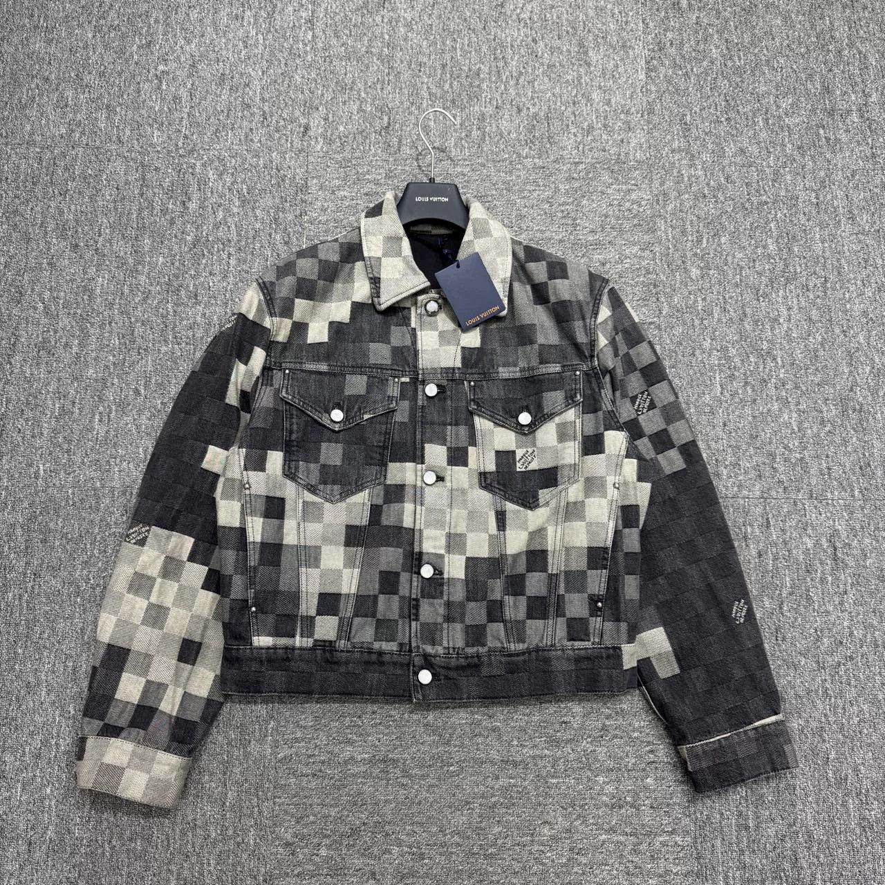 Louis Vuitton louis vuitton gray checkered denim jacket Size US L / EU 52-54 / 3 - 1 Thumbnail
