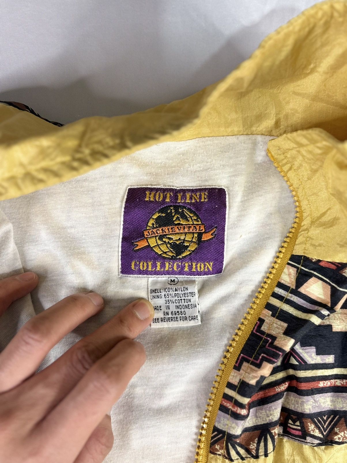 Vintage Vintage 90s Aztec style Windbreaker | $45 Size US M / EU 48-50 / 2 - 4 Thumbnail
