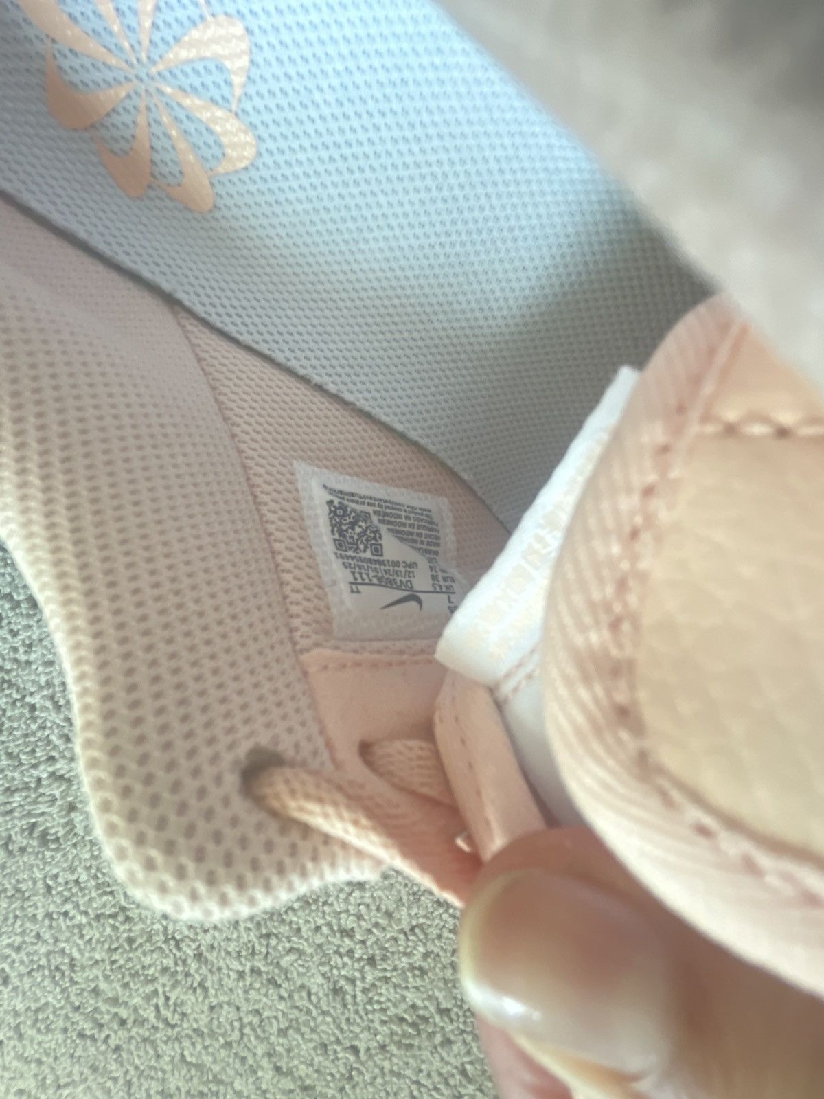 Nike AIR JORDAN 1 LOW SE | WHITE AND PEACH | SIZE 6.5 WMNS | NEW Size US 7 / IT 37 - 6 Thumbnail