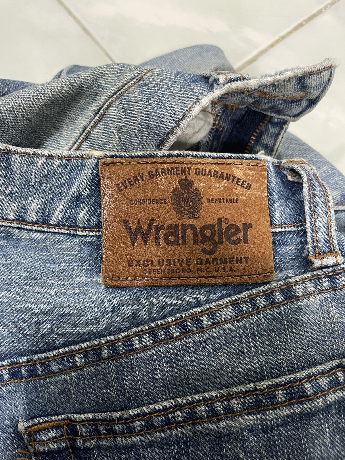 Wrangler Wrangler Faded Blue Ripped Denim Size US 26 / EU 42 - 19 Thumbnail